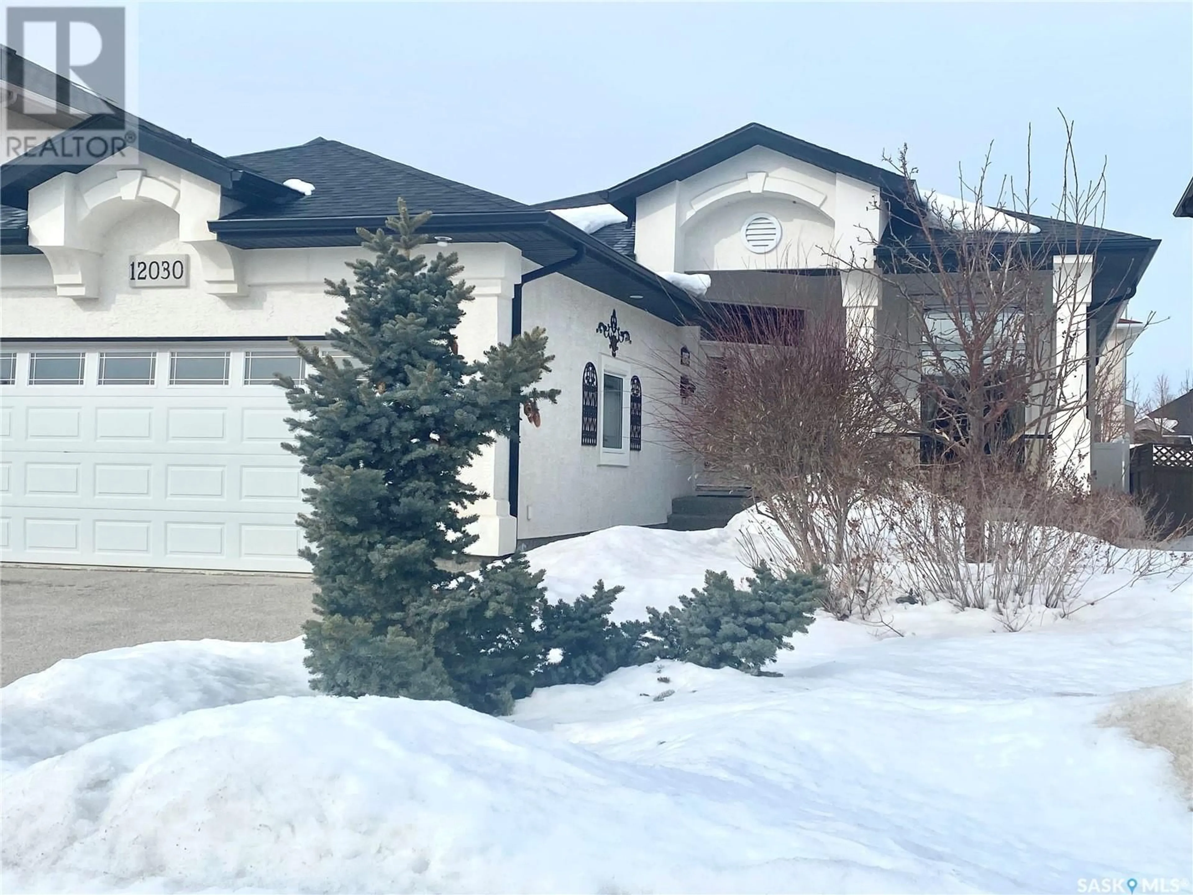 Home with vinyl exterior material, street for 12030 Wascana HEIGHTS, Regina Saskatchewan S4V3E2