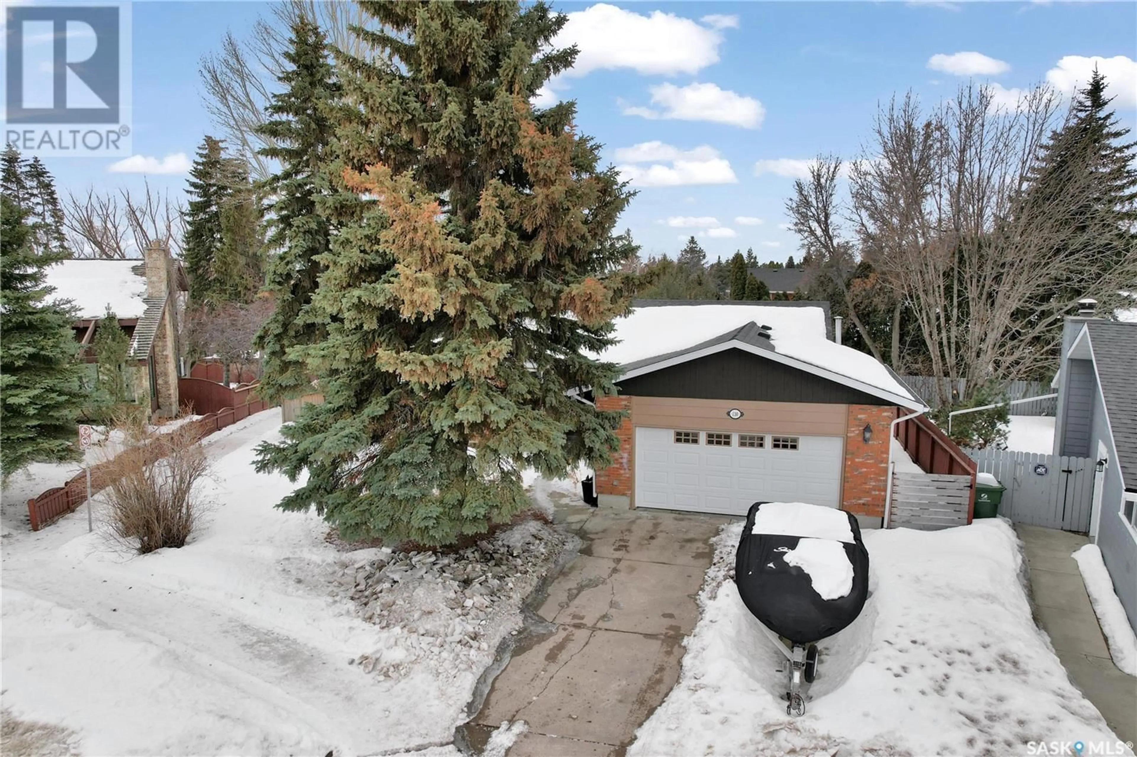 A pic from outside/outdoor area/front of a property/back of a property/a pic from drone, street for 130 Dore CRESCENT, Saskatoon Saskatchewan S7K4X7