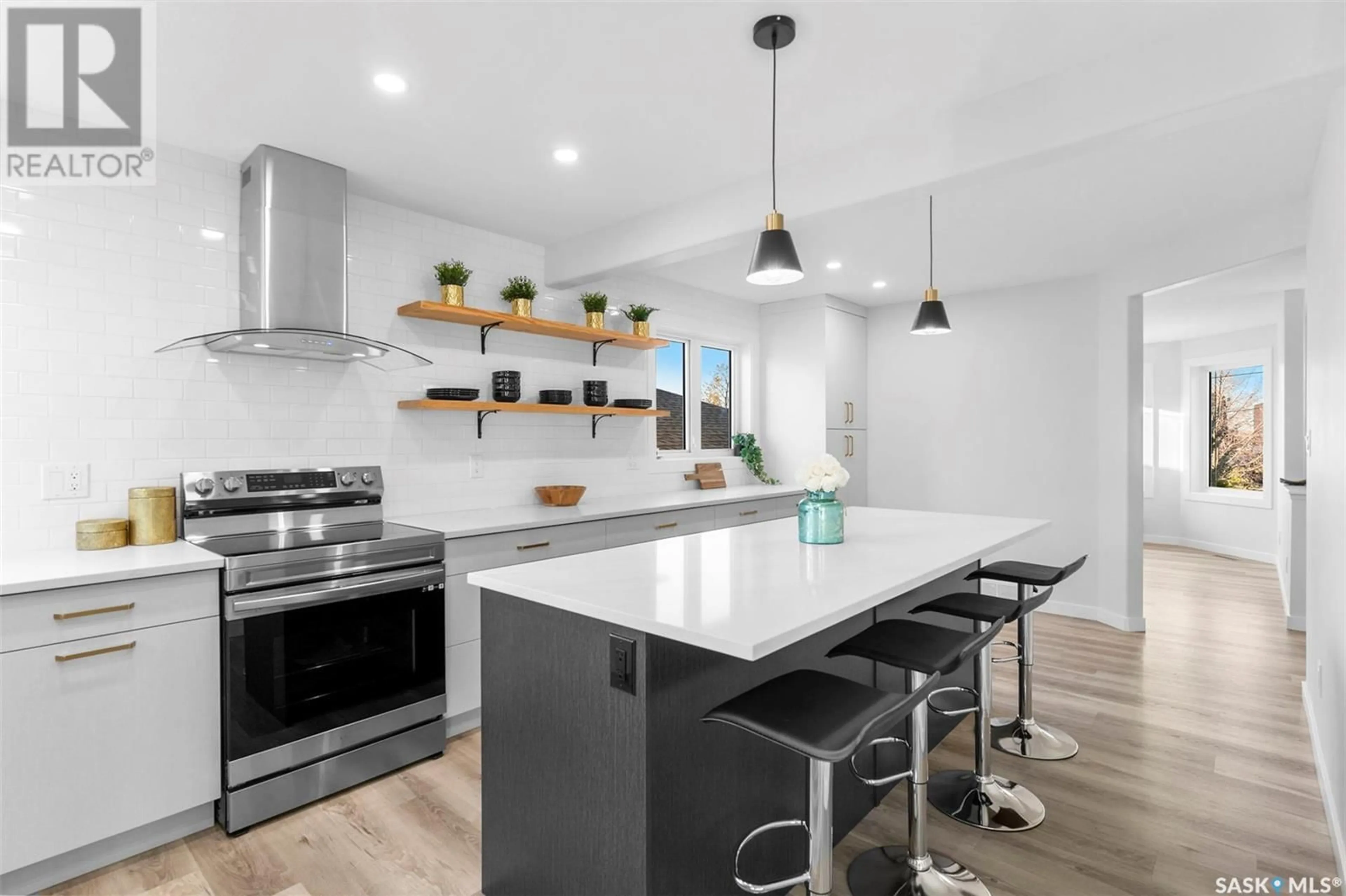 Open concept kitchen, unknown for 118 Beerling CRESCENT, Saskatoon Saskatchewan S7S1K3