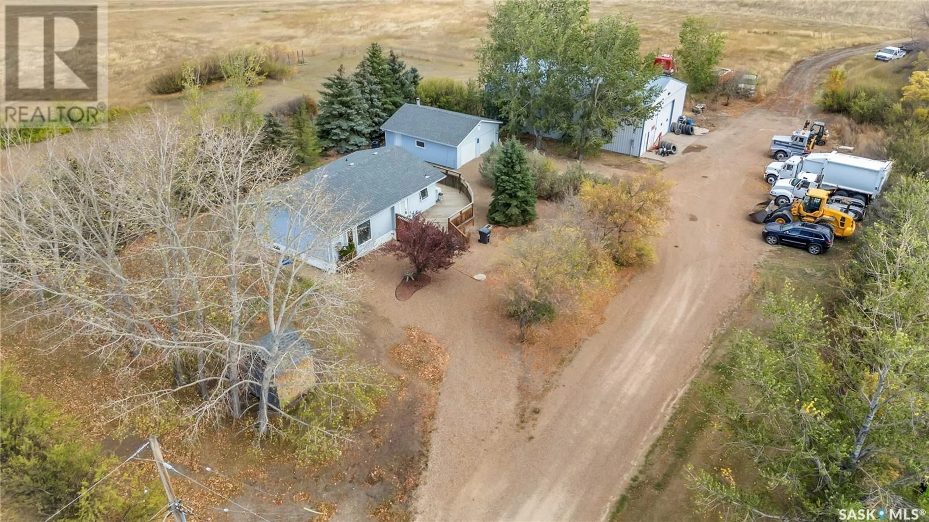 A pic from outside/outdoor area/front of a property/back of a property/a pic from drone, unknown for 901 Connaught AVENUE, Limerick Saskatchewan S0H2P0