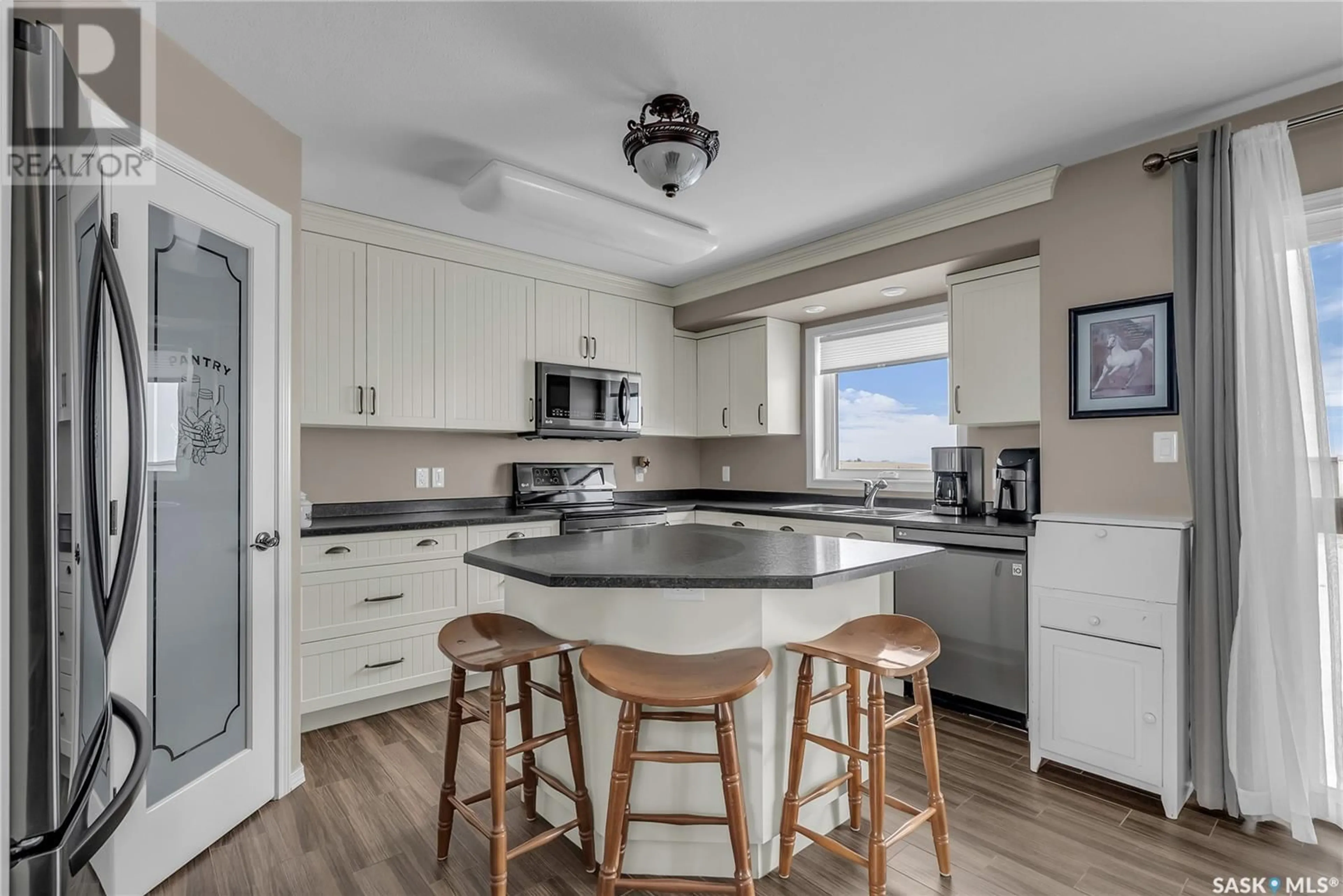 Open concept kitchen, ceramic/tile floor for Friesen Acreage, Laird Rm No. 404 Saskatchewan S0K1Z0