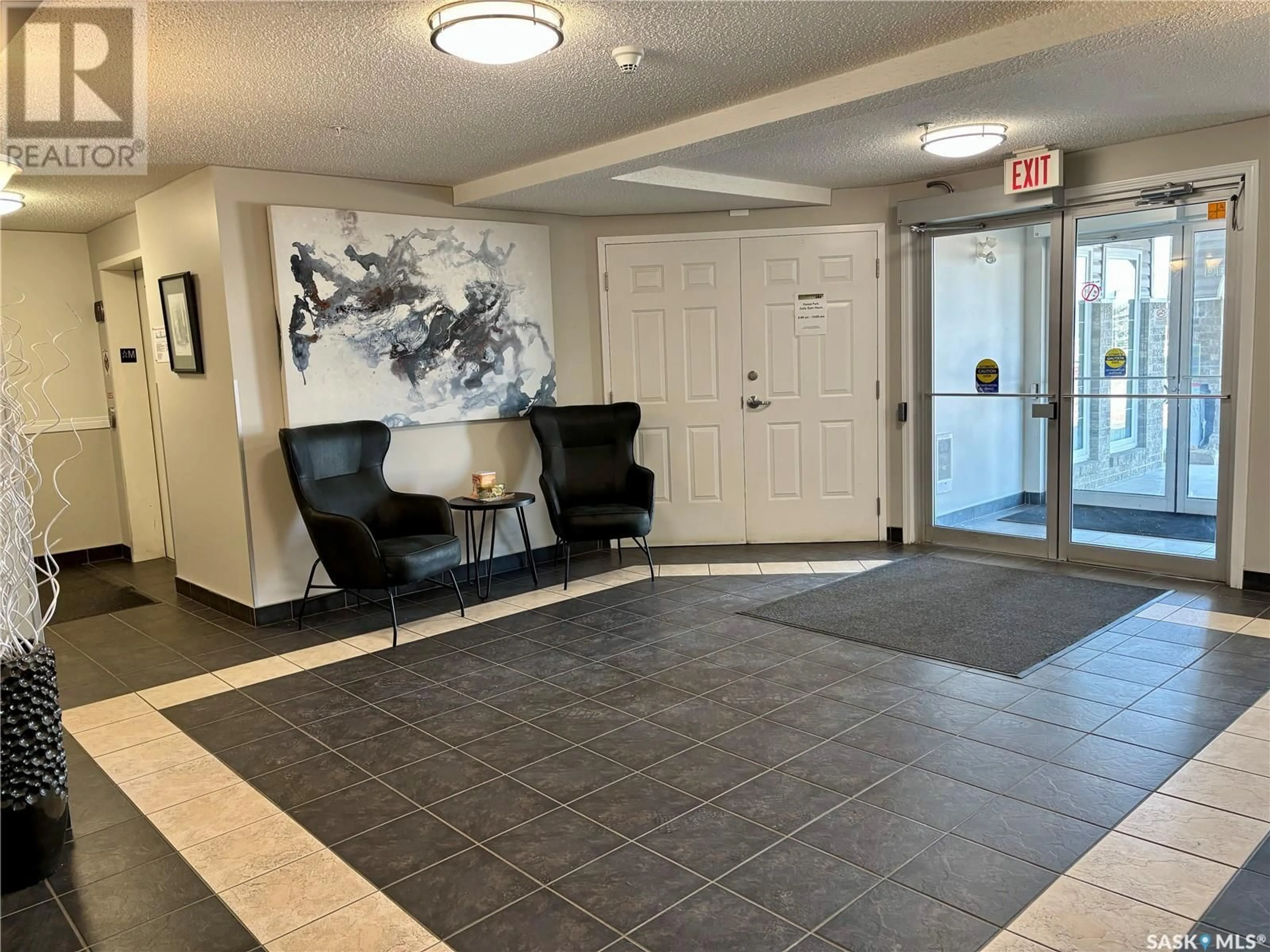 Indoor foyer for 210 303 Lowe ROAD, Saskatoon Saskatchewan S7S1P2