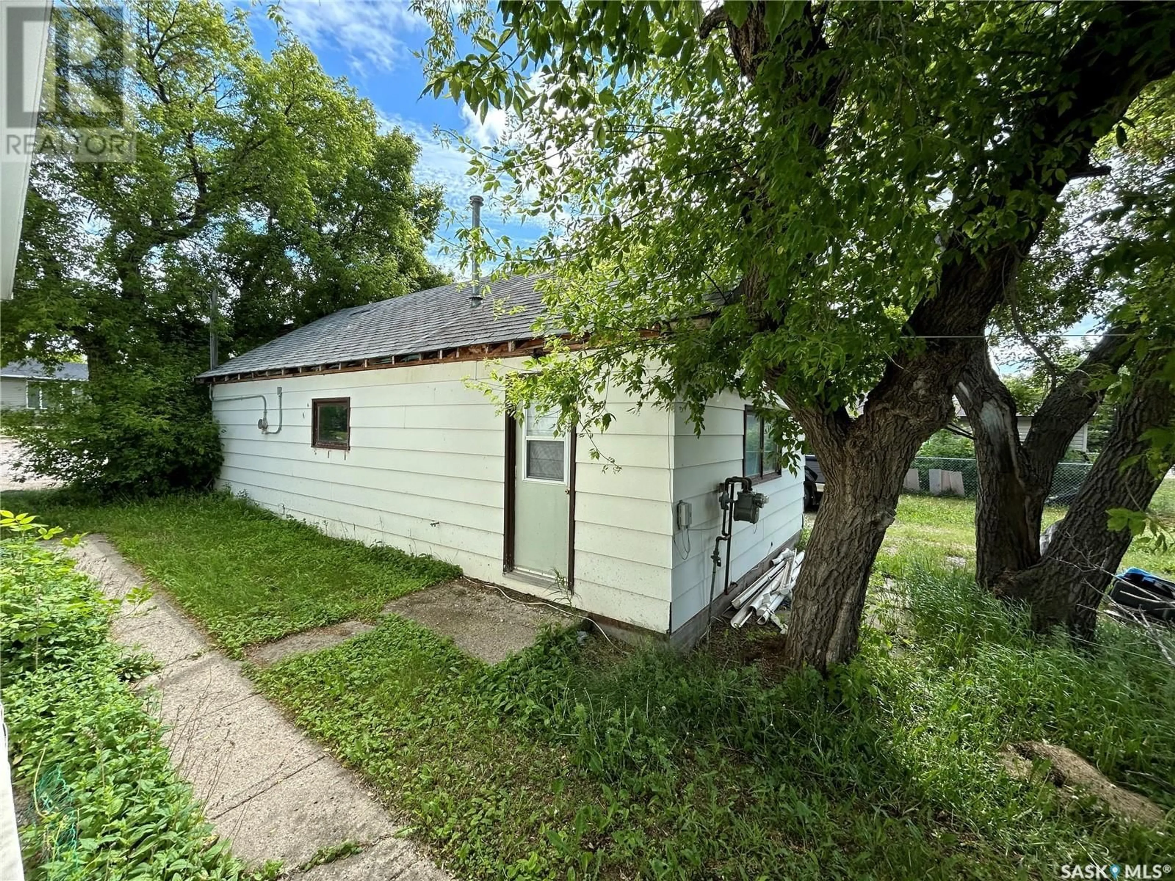 Shed for 318 2nd AVENUE, Young Saskatchewan S0K4Y0