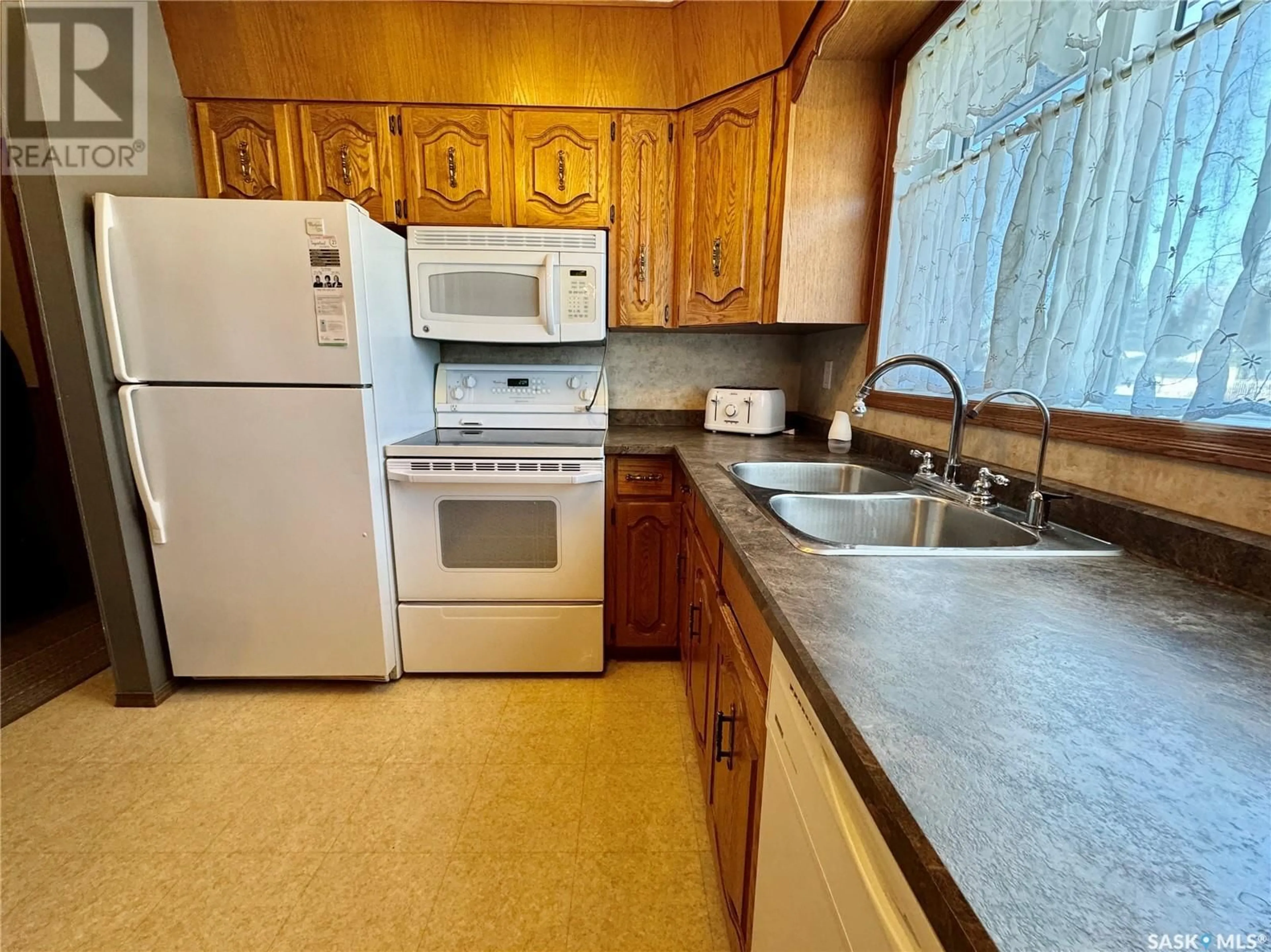 Standard kitchen, ceramic/tile floor for 91 REDWOOD DRIVE, Yorkton Saskatchewan S3N2N3