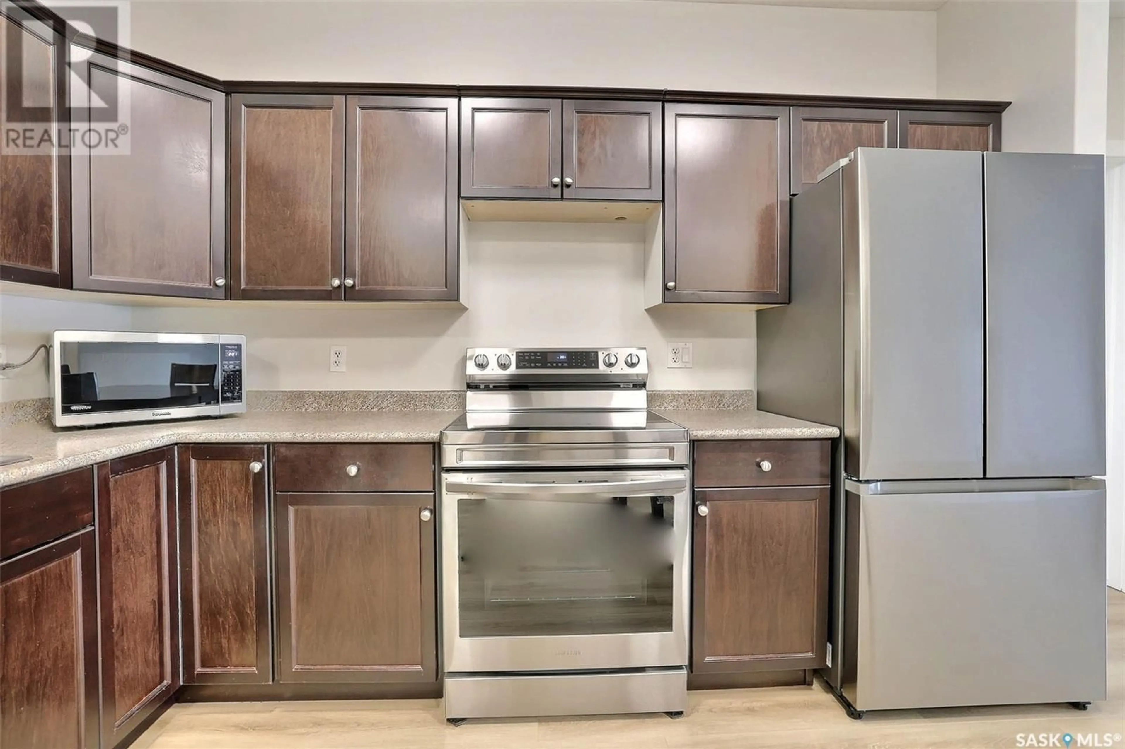 Standard kitchen, unknown for 208 W 1300 Stockton STREET, Regina Saskatchewan S4X0G2