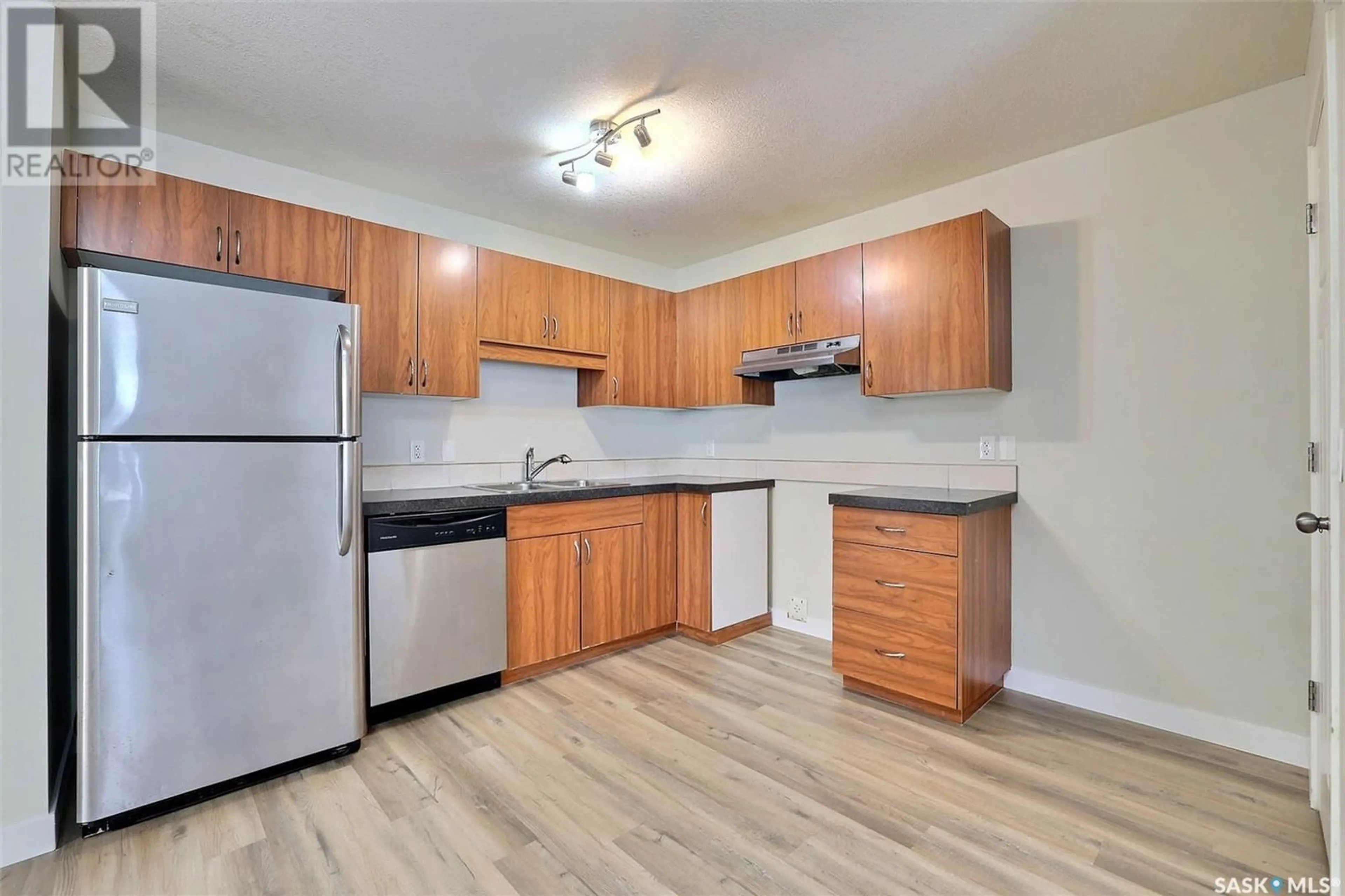 Standard kitchen, wood/laminate floor for 69 5602 Gordon ROAD, Regina Saskatchewan S4W0M1