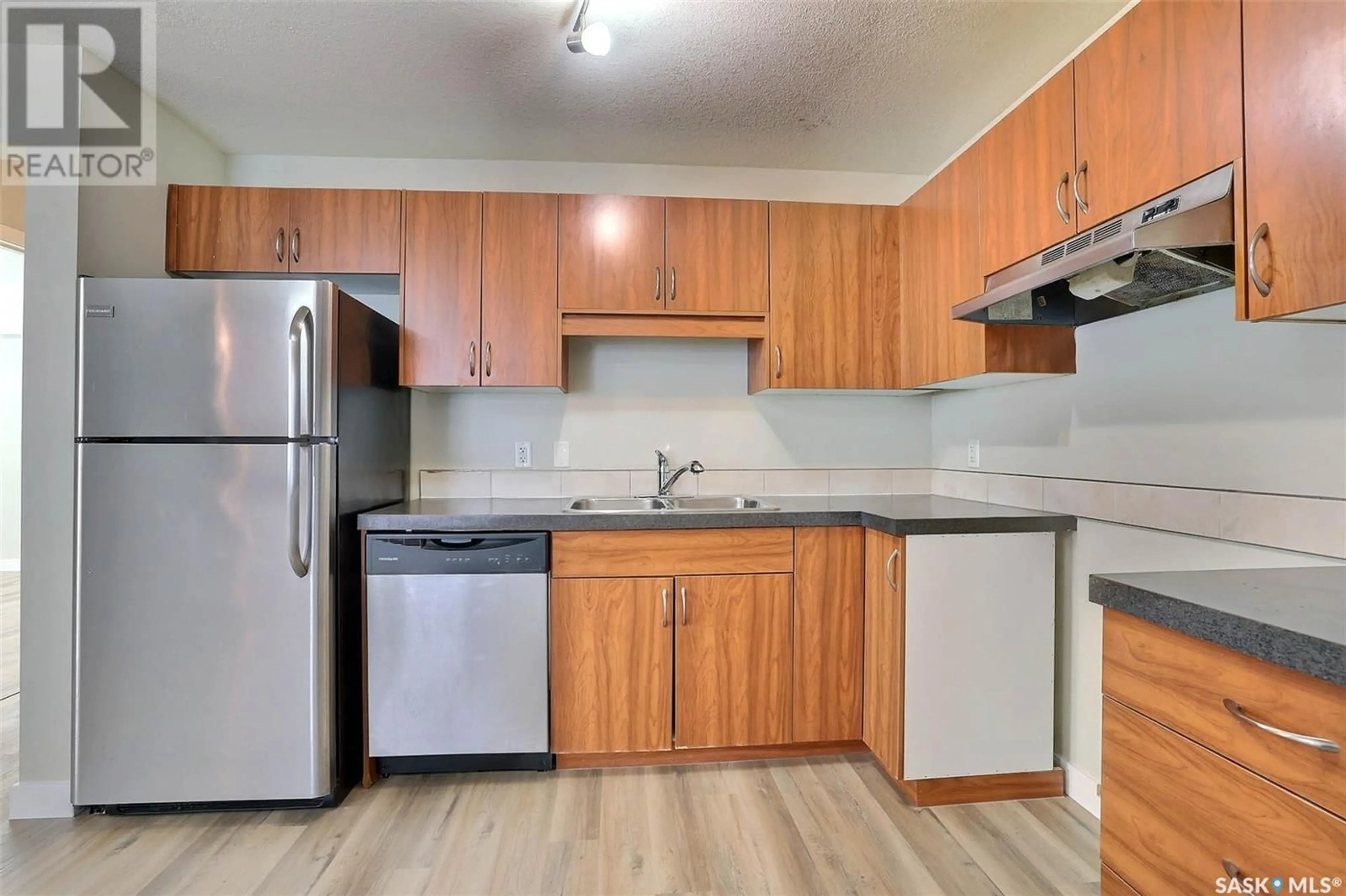 Standard kitchen, unknown for 69 5602 Gordon ROAD, Regina Saskatchewan S4W0M1