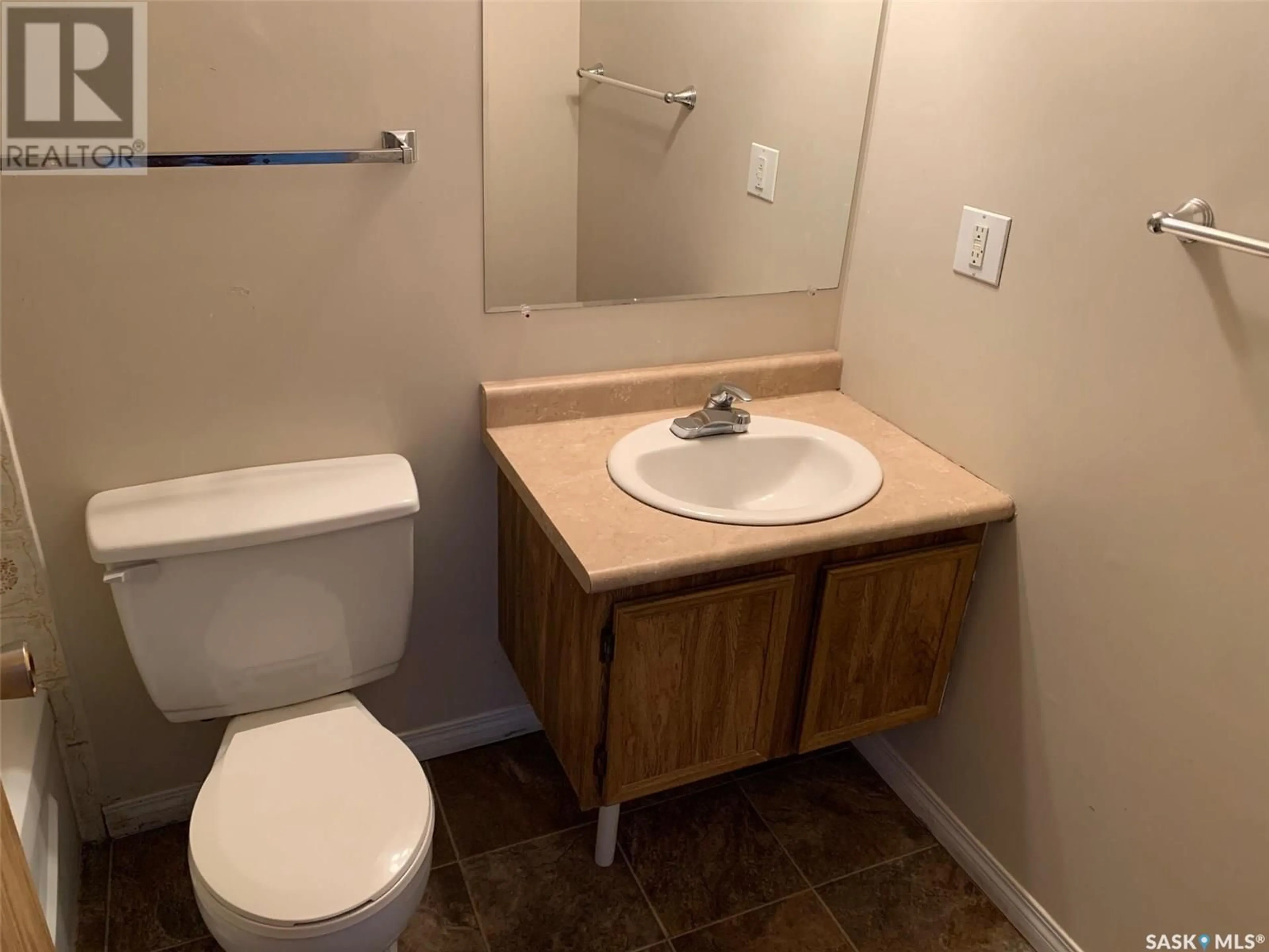 Standard bathroom, floor is not visible for 306 1832 Eaglesham AVENUE, Weyburn Saskatchewan S4H3A8