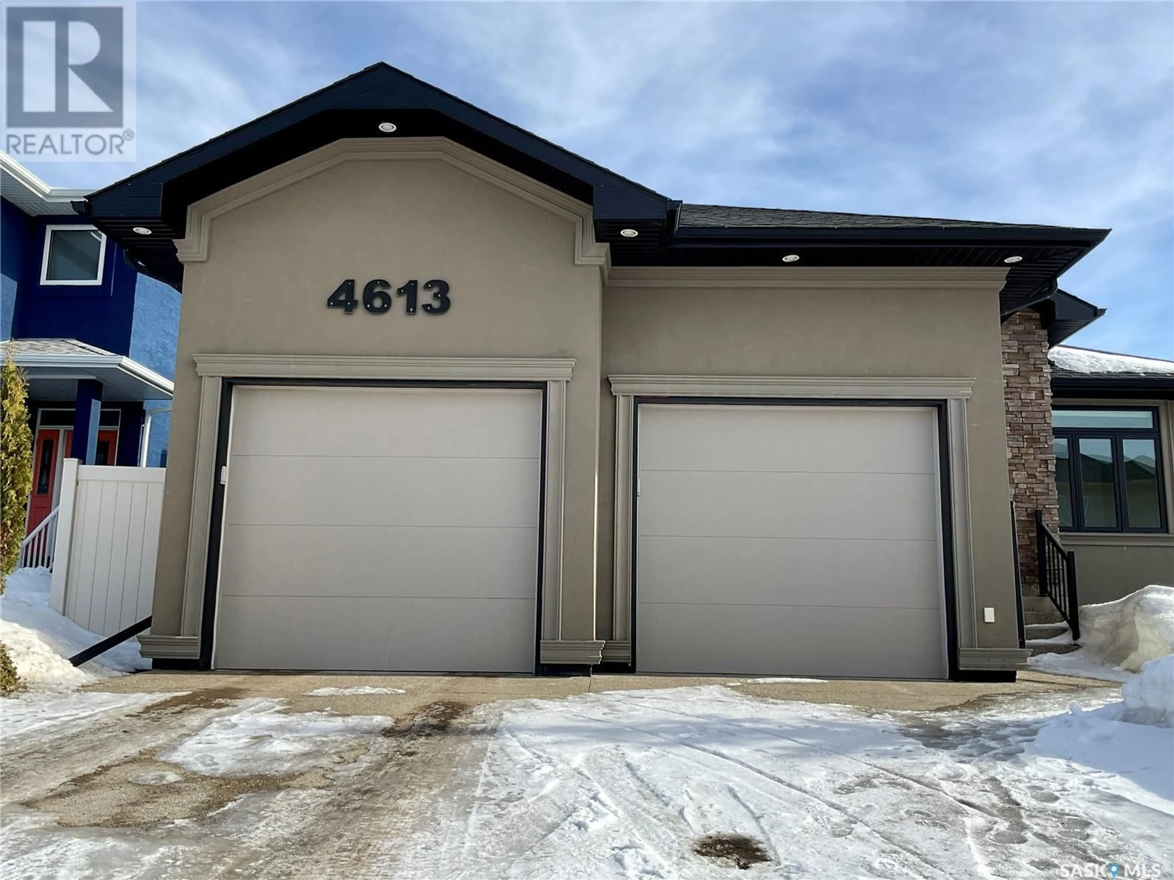 Indoor garage for 4613 Skinner CRESCENT, Regina Saskatchewan S4W0A2