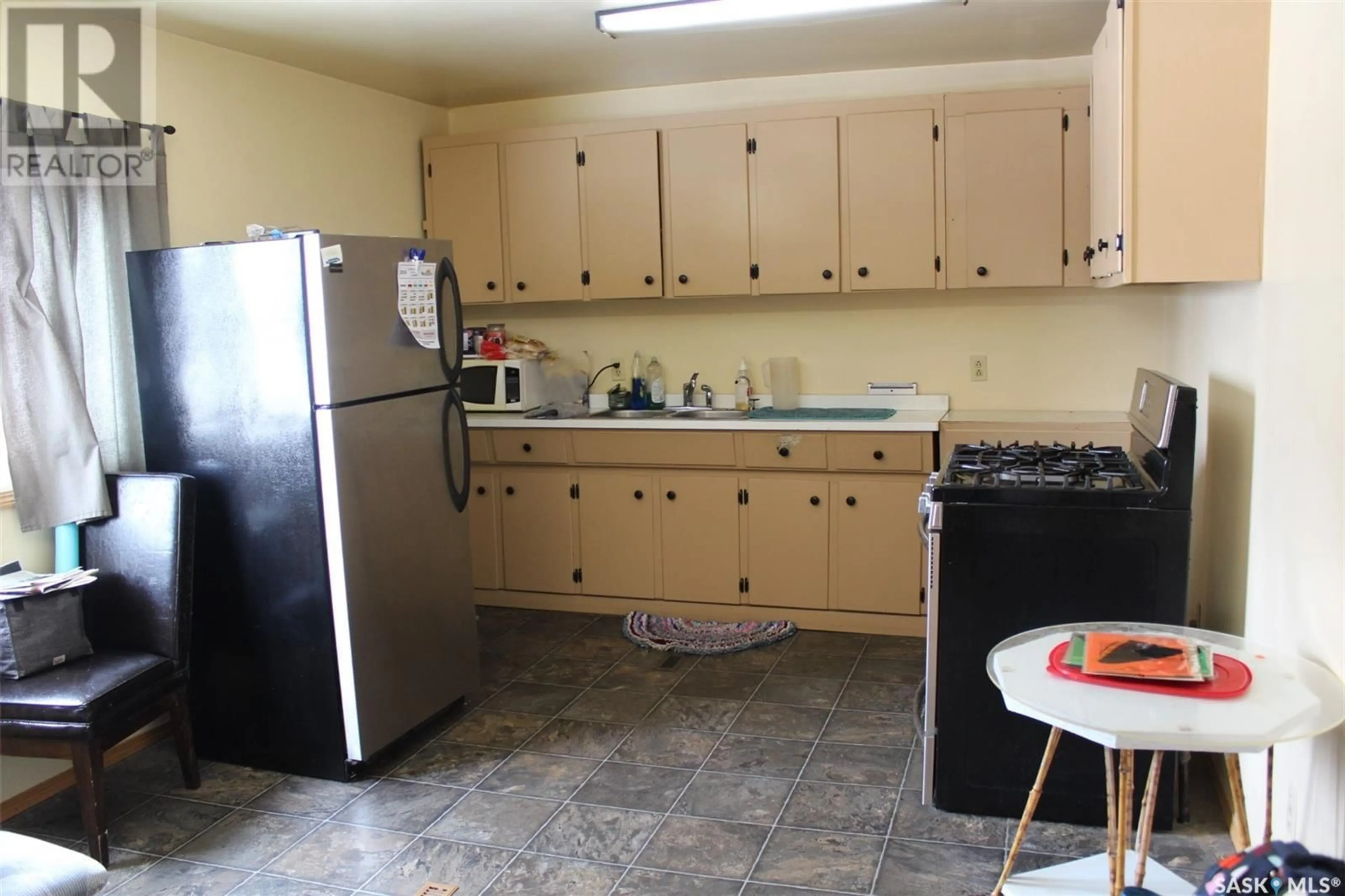 Standard kitchen, unknown for 903 4th STREET S, Weyburn Saskatchewan S4H2G6