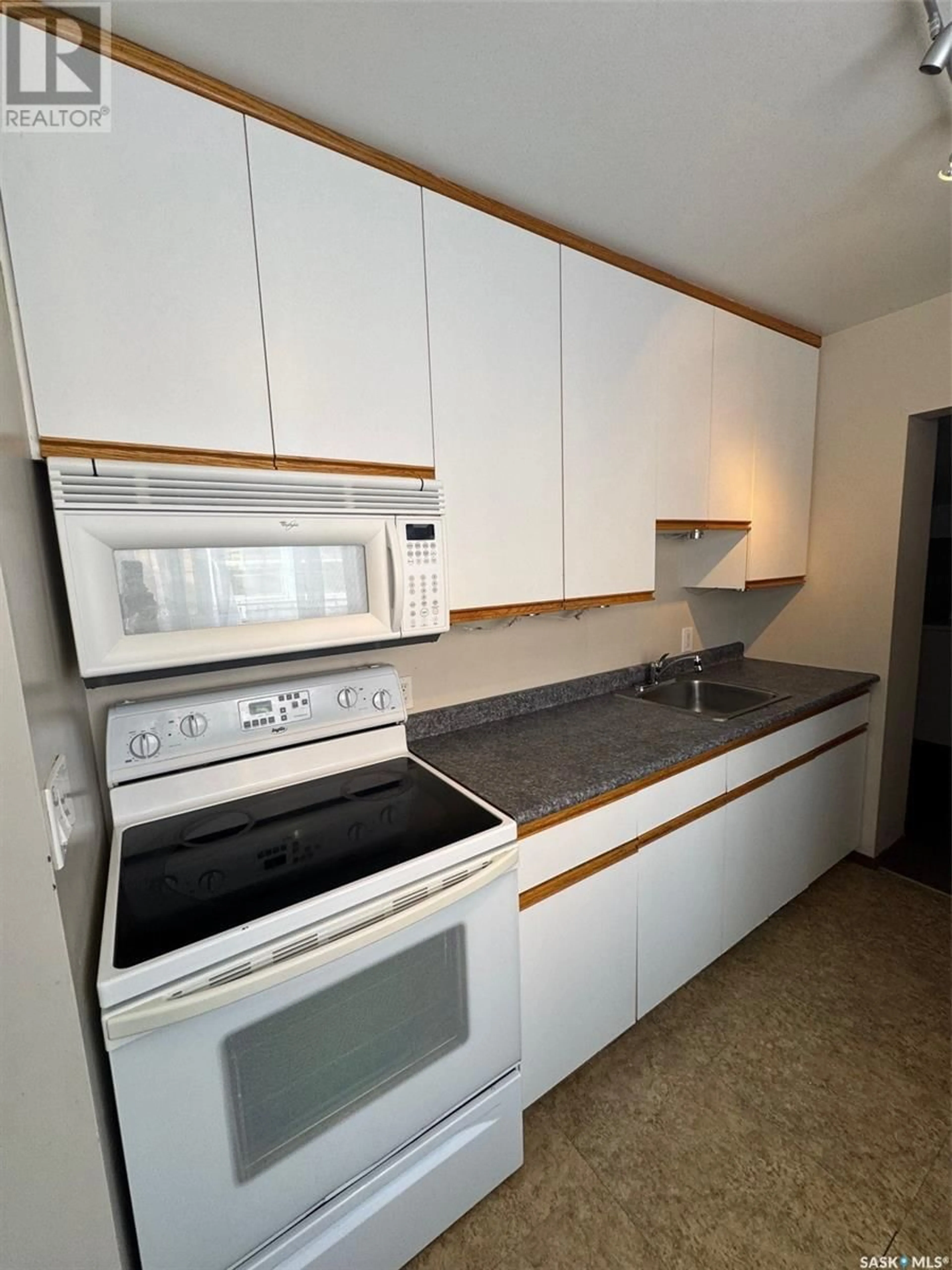 Standard kitchen, unknown for 1381 106th STREET, North Battleford Saskatchewan S9A1X3