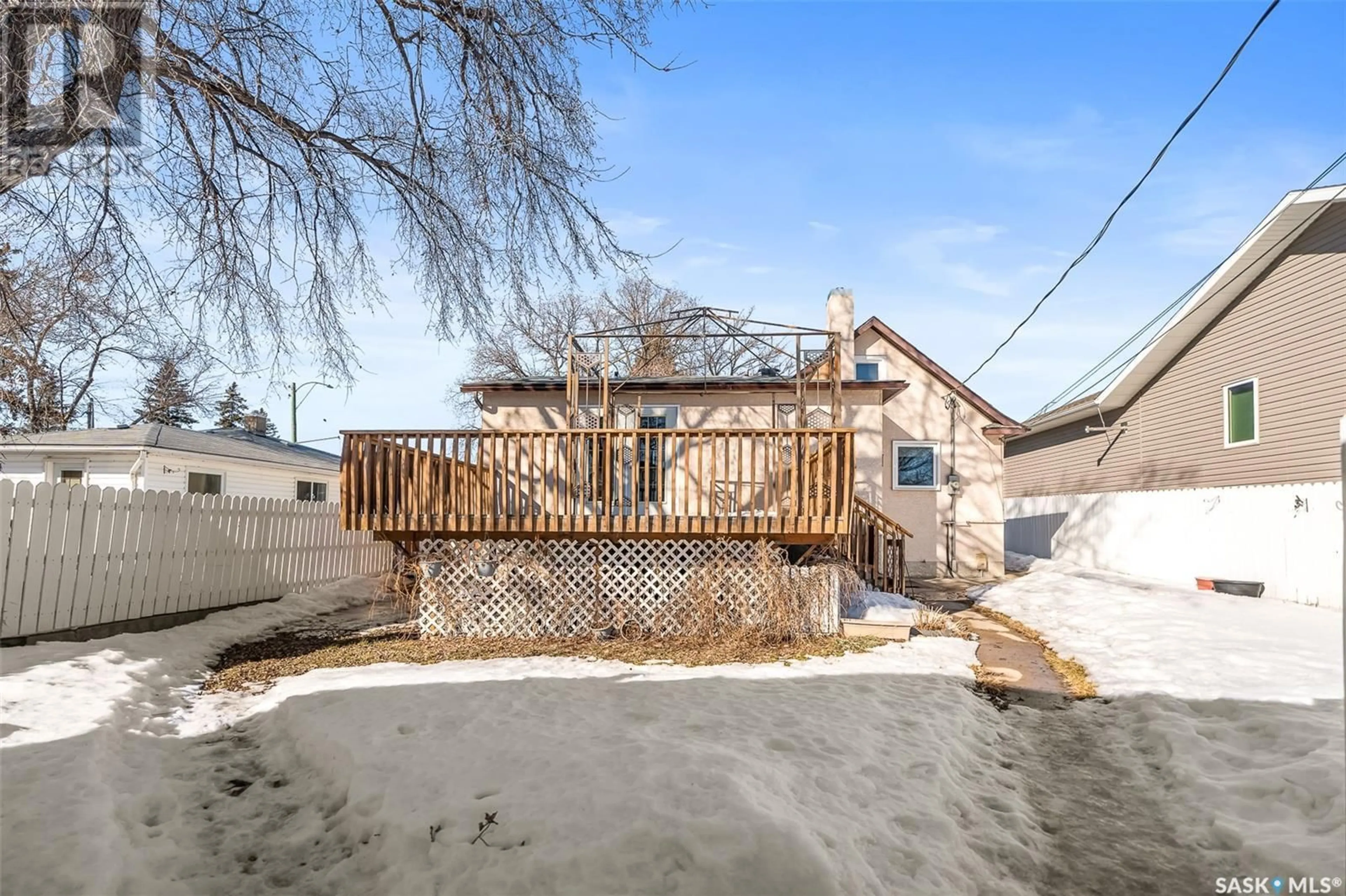 Patio, street for 847 Hochelaga STREET E, Moose Jaw Saskatchewan S6H0R2