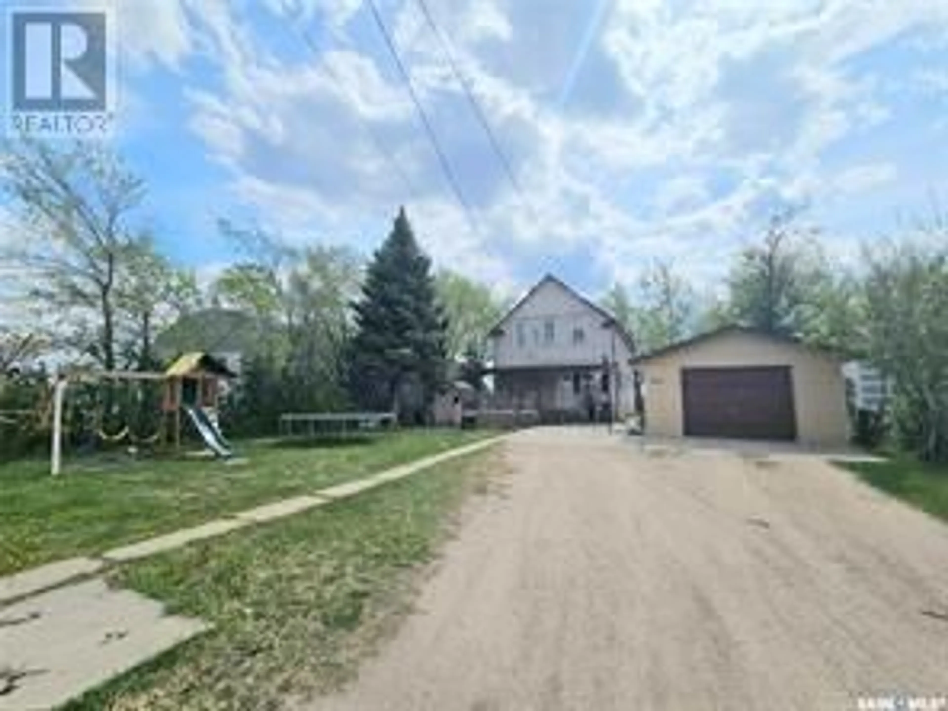 A pic from outside/outdoor area/front of a property/back of a property/a pic from drone, street for 464 1st AVENUE E, Melville Saskatchewan S0A2P0