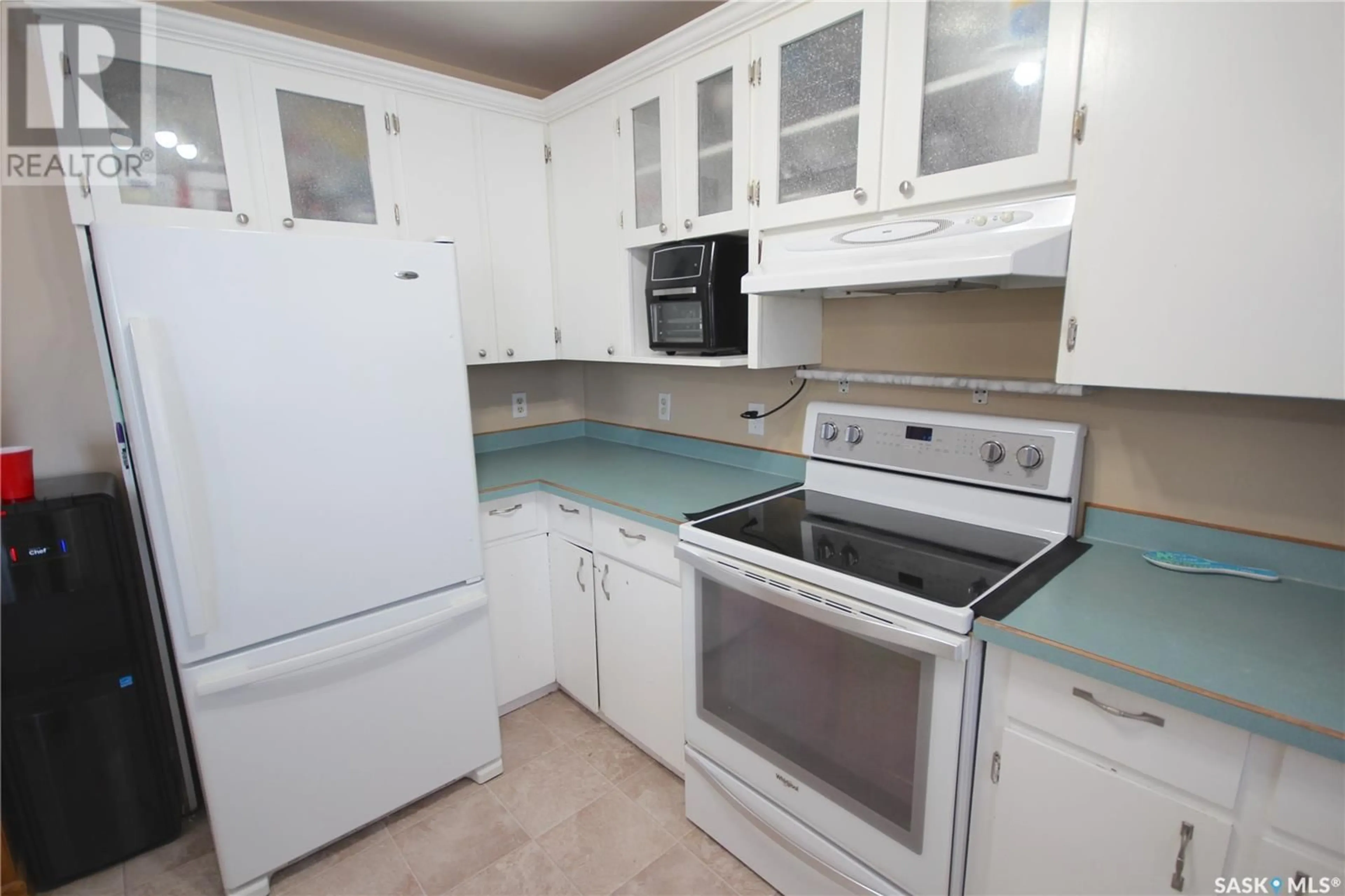 Standard kitchen, ceramic/tile floor for 207 McBurney DRIVE, Yorkton Saskatchewan S3N3N1