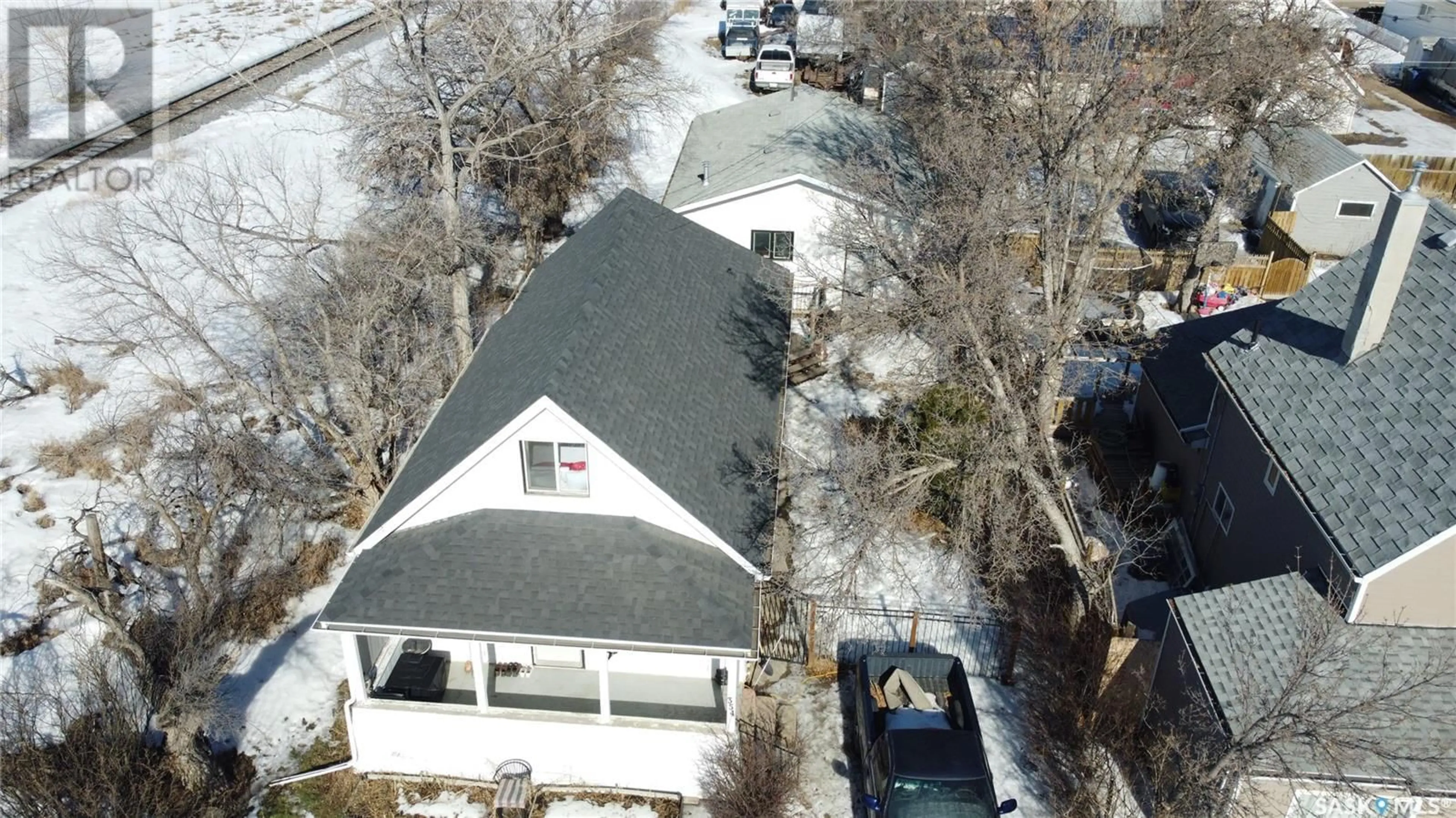 A pic from outside/outdoor area/front of a property/back of a property/a pic from drone, unknown for 354 Stadacona STREET E, Moose Jaw Saskatchewan S6H0J6