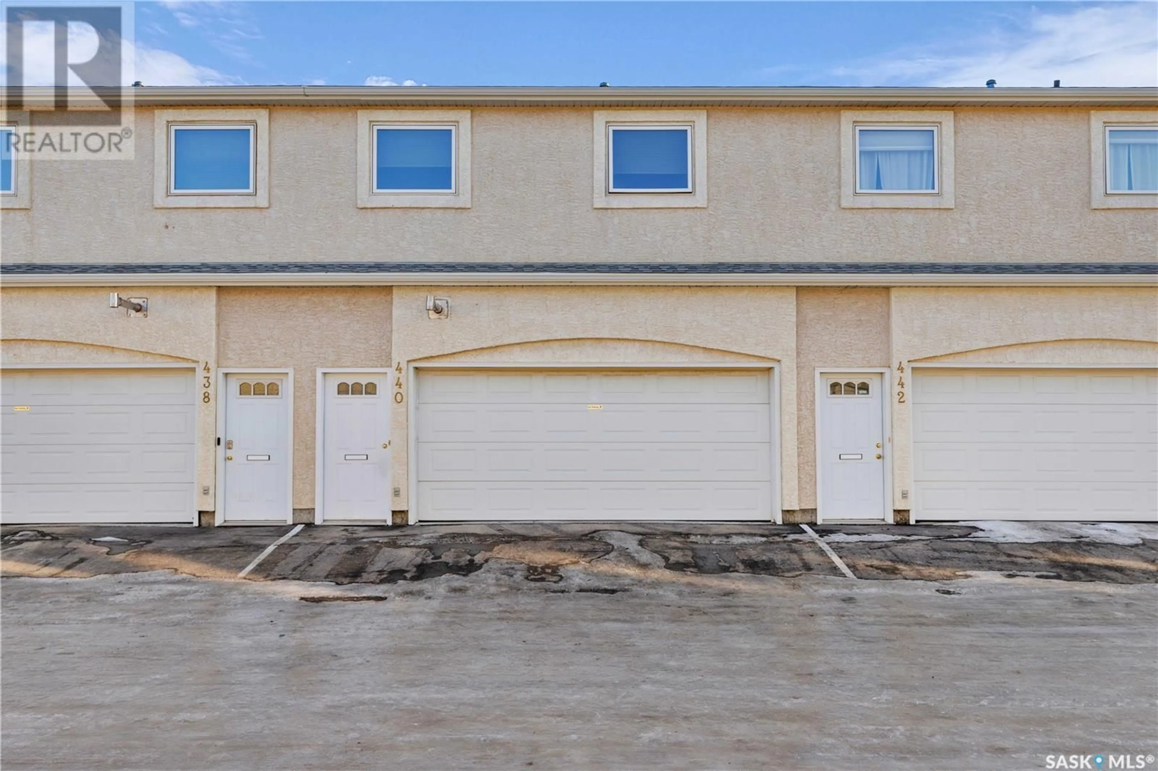 Indoor garage for 440 Perehudoff CRESCENT, Saskatoon Saskatchewan S7T0K9