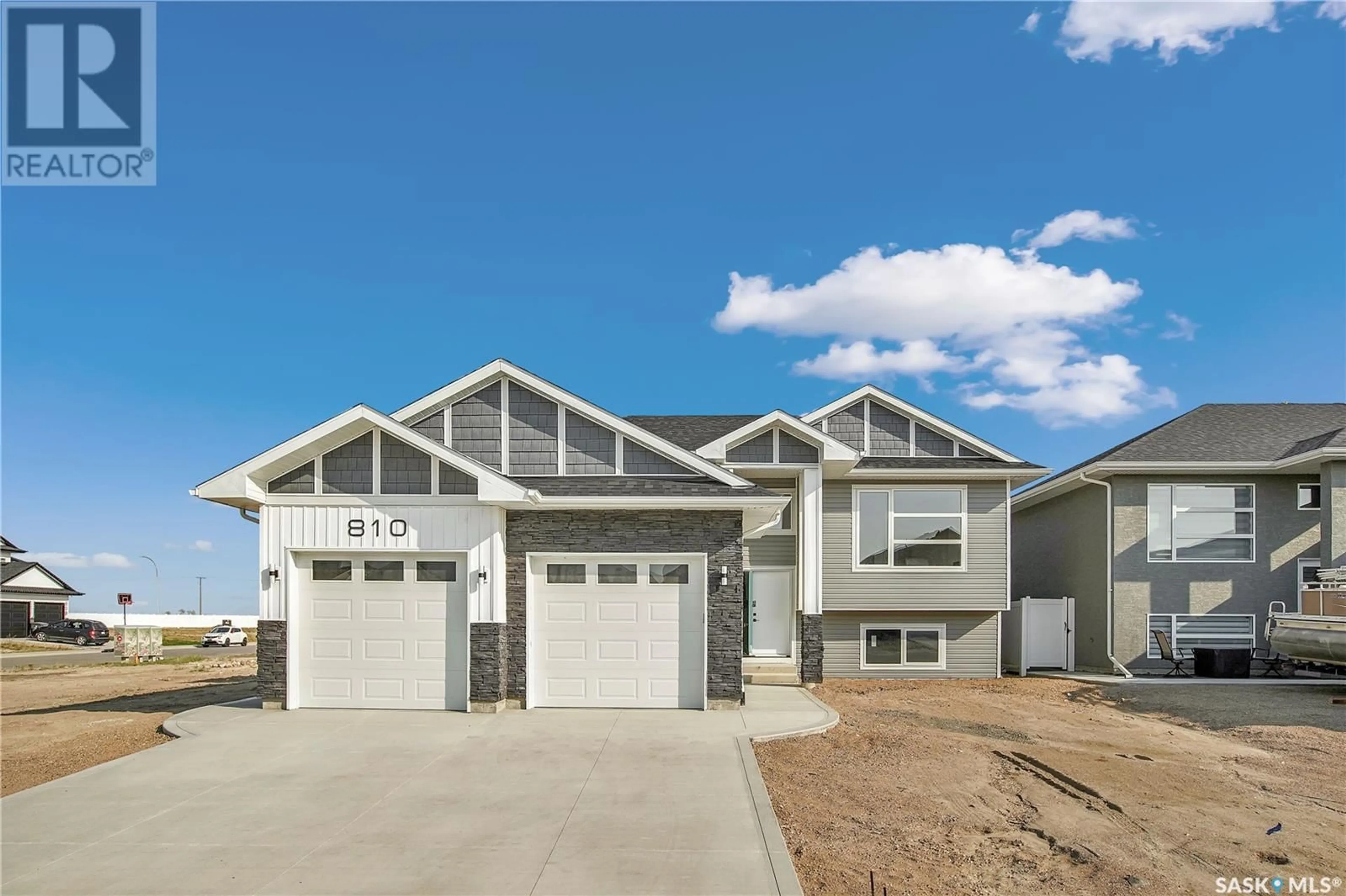 Home with vinyl exterior material, street for 614 Weir CRESCENT, Warman Saskatchewan S0K4S4