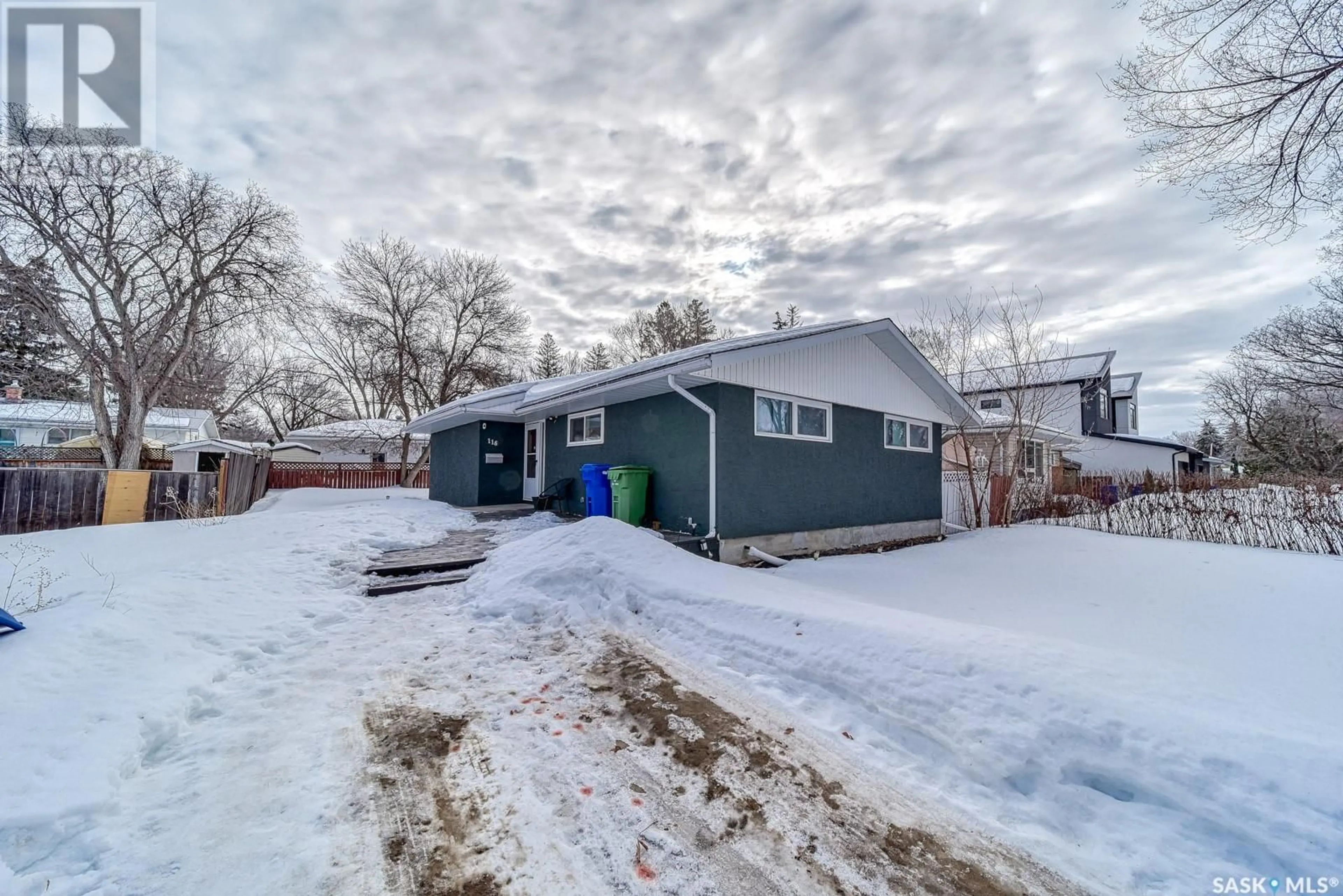 A pic from outside/outdoor area/front of a property/back of a property/a pic from drone, street for 116 DURHAM DRIVE, Regina Saskatchewan S4S4Z2