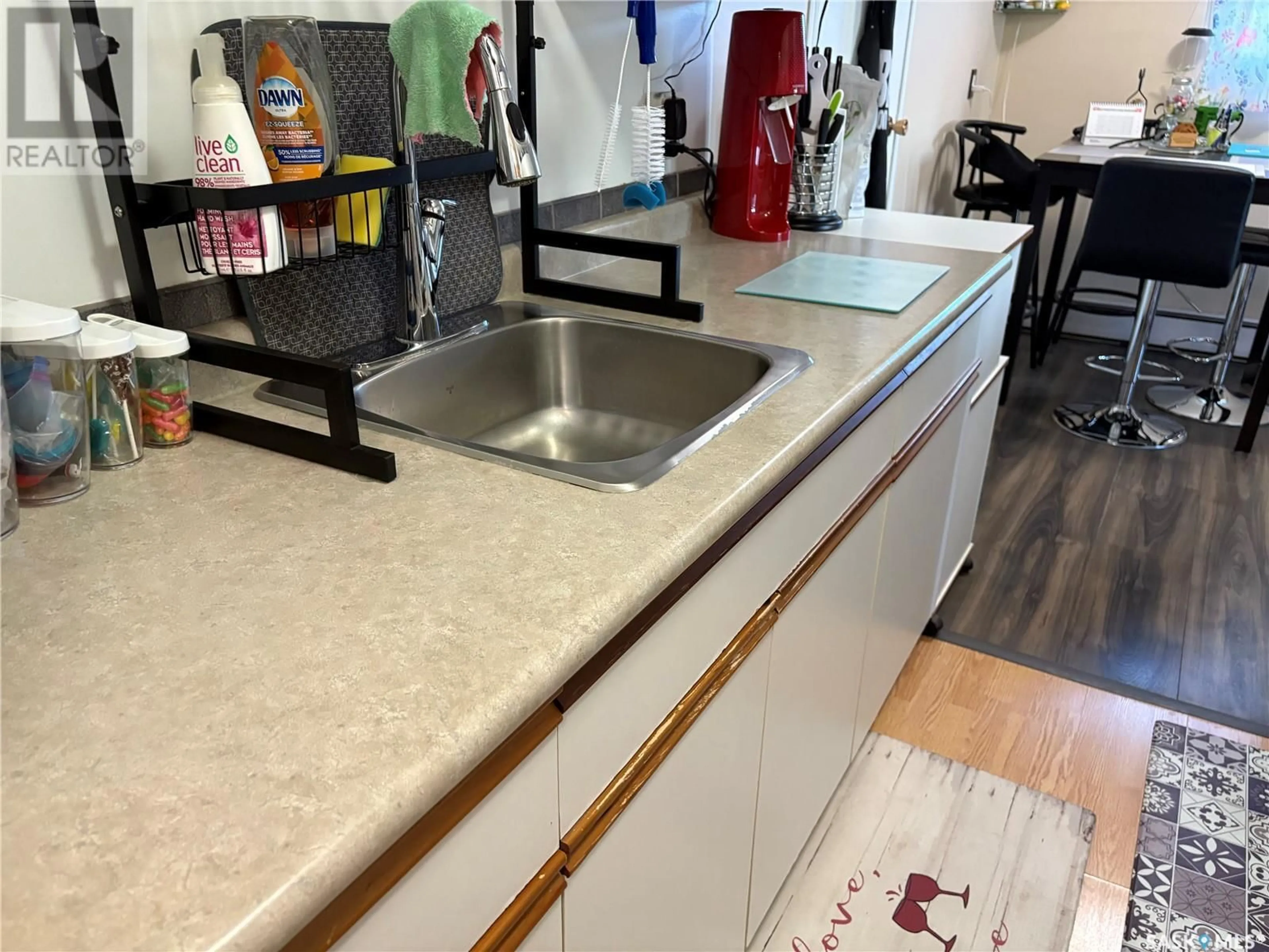 Standard kitchen, unknown for 25 2309 17TH STREET, Saskatoon Saskatchewan S7M4R1