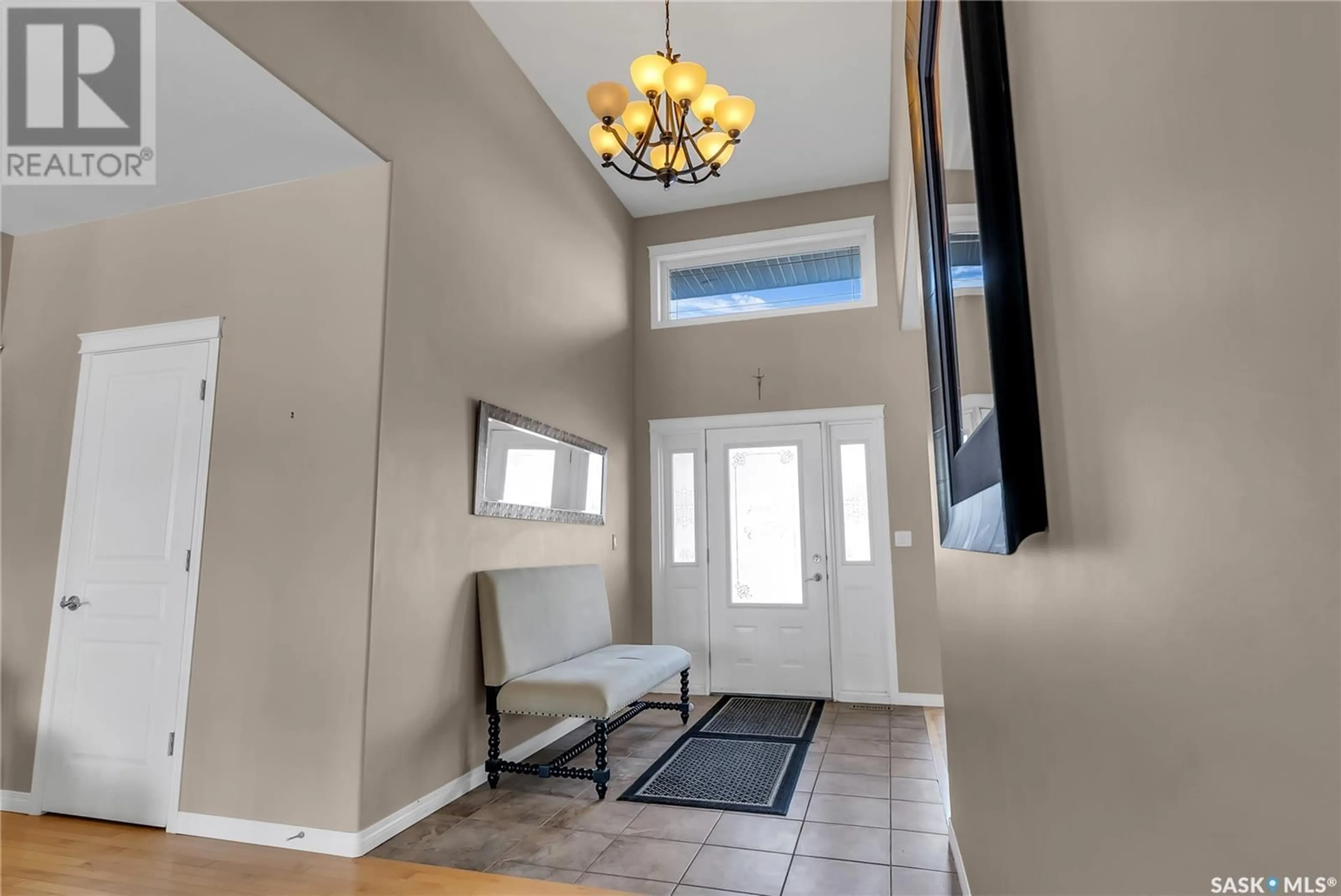 Indoor entryway for 121 201 Cartwright TERRACE, Saskatoon Saskatchewan S7T0A4