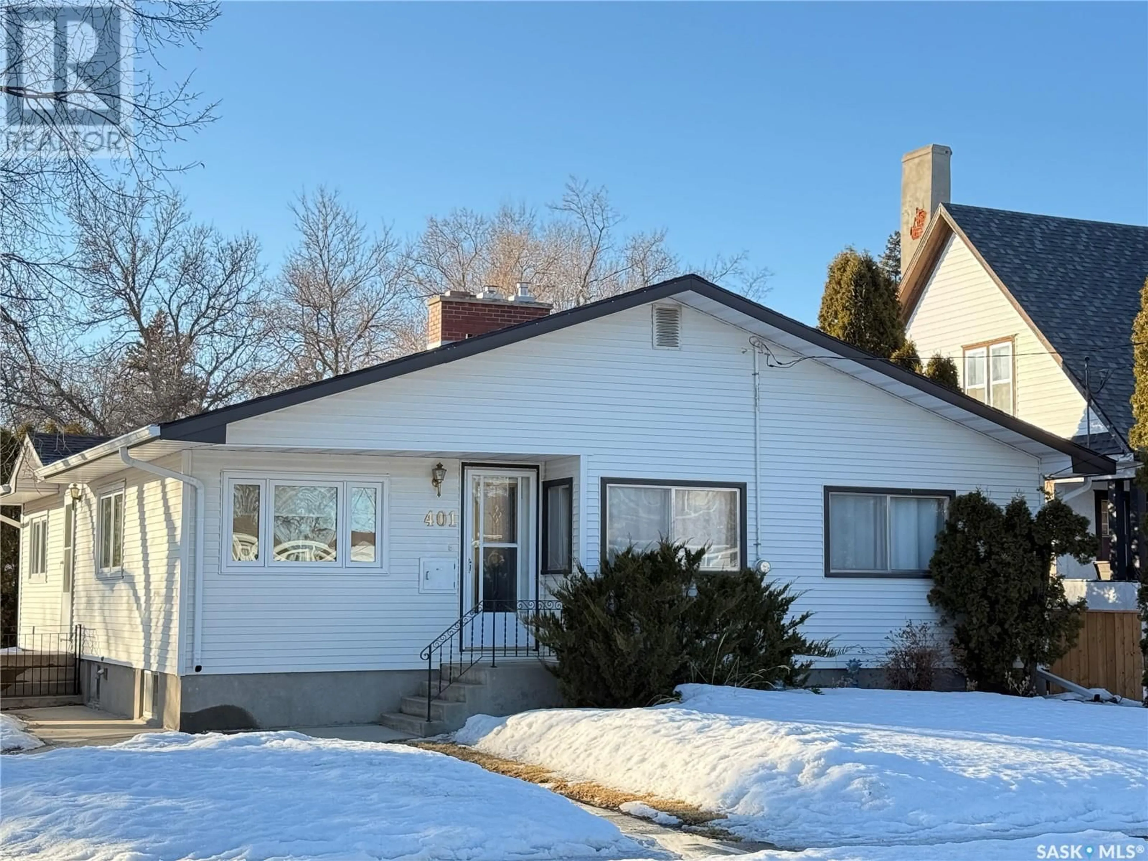 Home with vinyl exterior material, street for 401 5th STREET NE, Weyburn Saskatchewan S4H0Z7