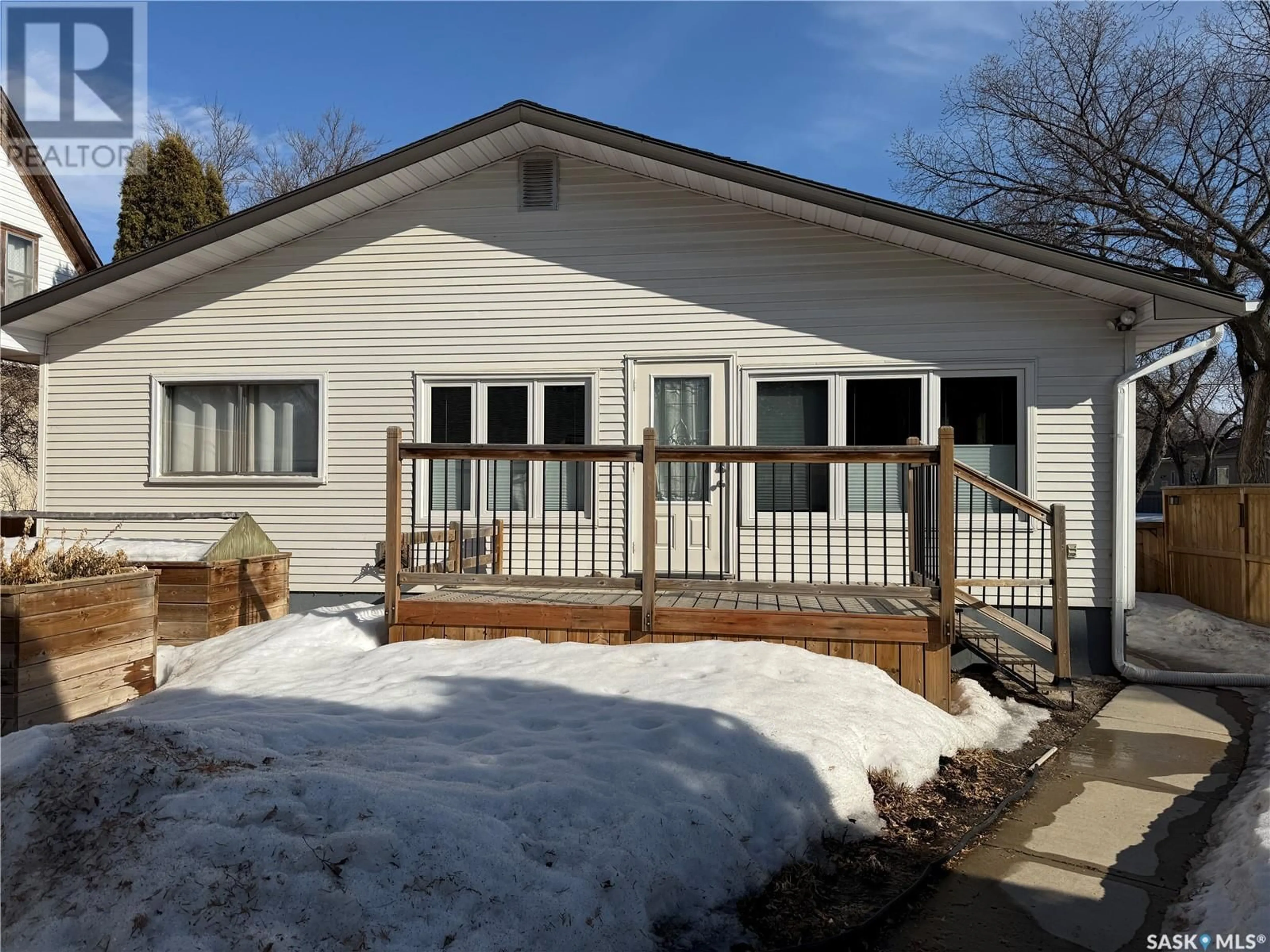 Home with vinyl exterior material, street for 401 5th STREET NE, Weyburn Saskatchewan S4H0Z7