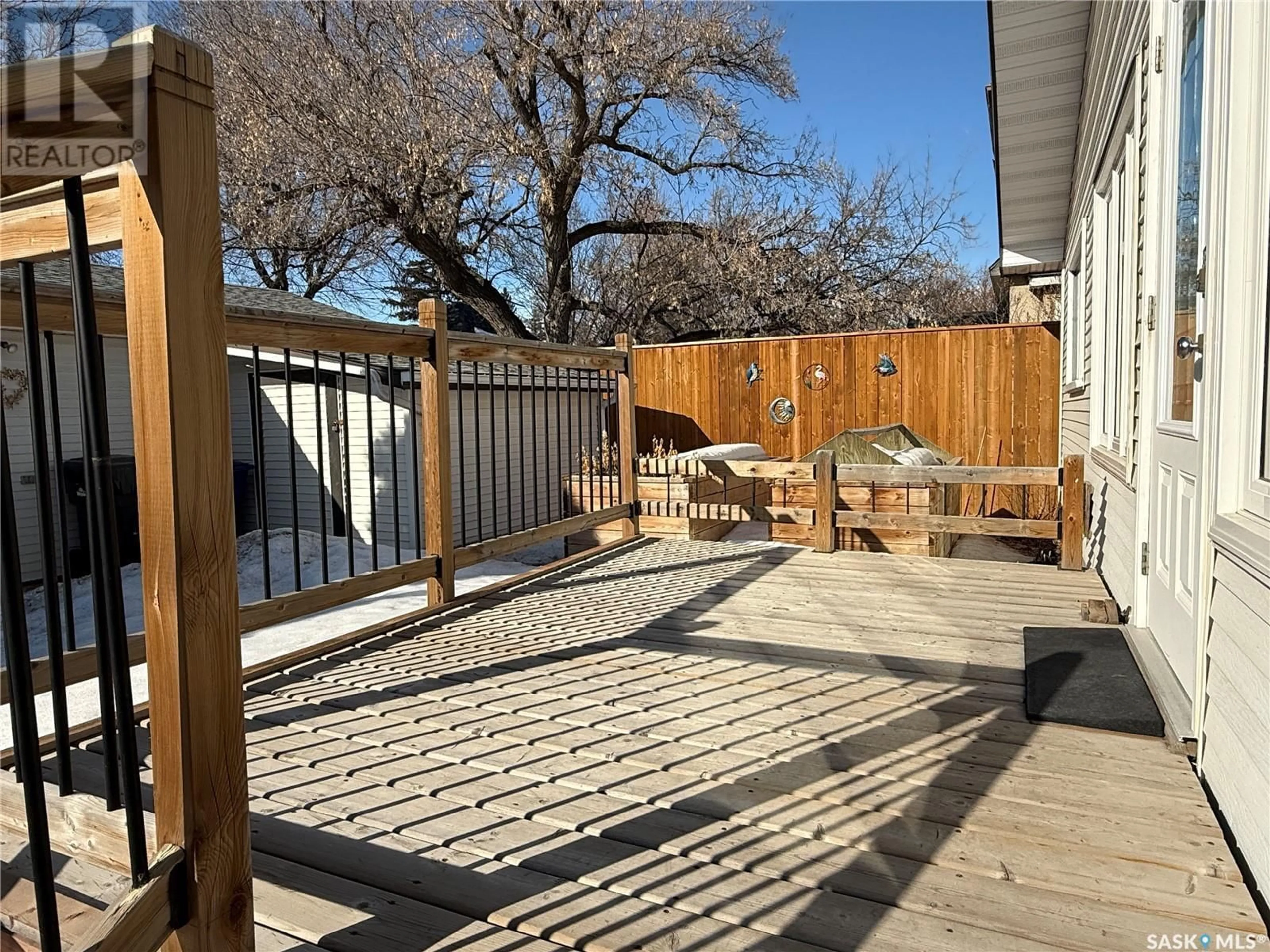 Patio, street for 401 5th STREET NE, Weyburn Saskatchewan S4H0Z7