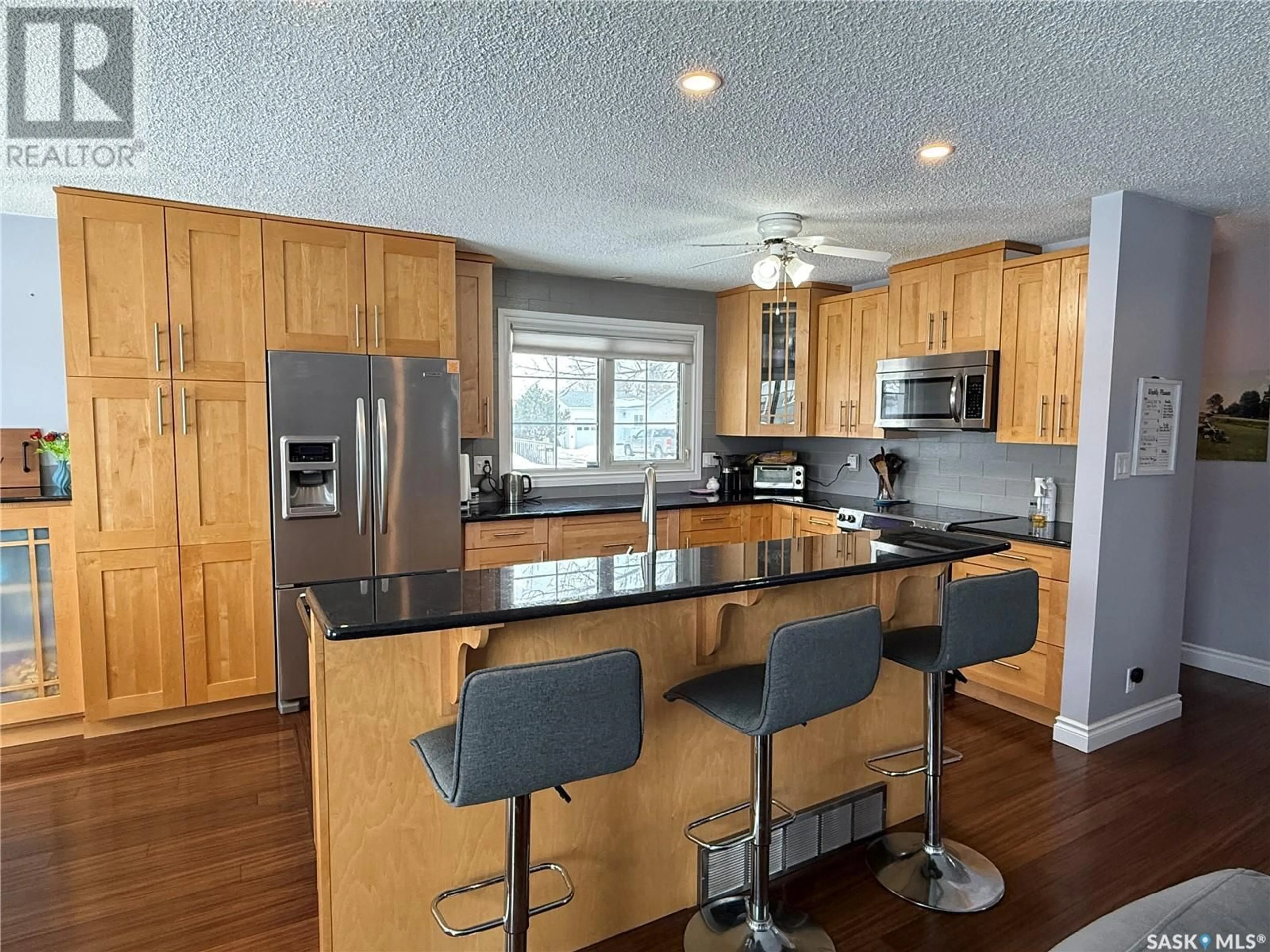 Open concept kitchen, wood/laminate floor for 201 Onstad CRESCENT, Weyburn Saskatchewan S4H2T1