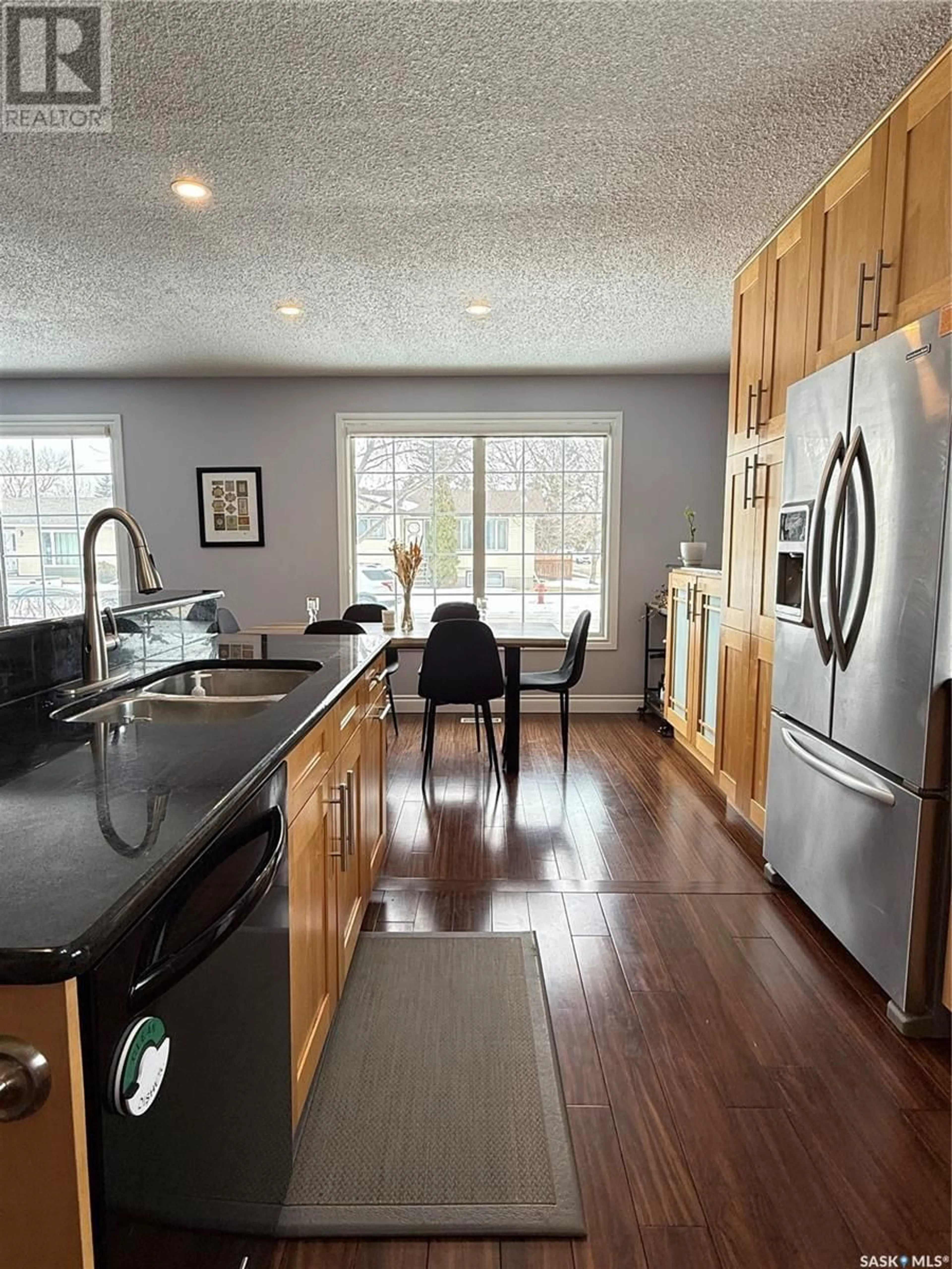 Open concept kitchen, unknown for 201 Onstad CRESCENT, Weyburn Saskatchewan S4H2T1