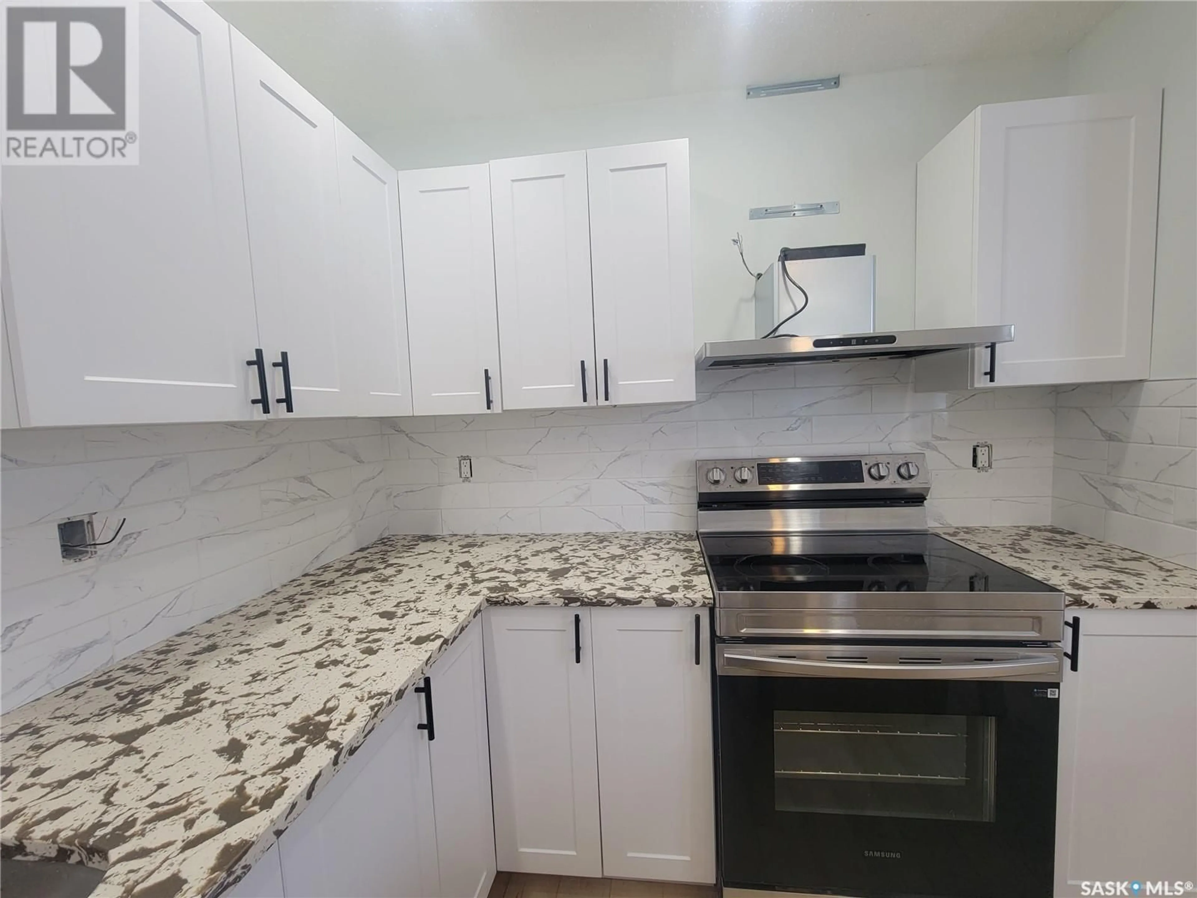 Standard kitchen, unknown for 2152 Deans CRESCENT, North Battleford Saskatchewan S9A3H9