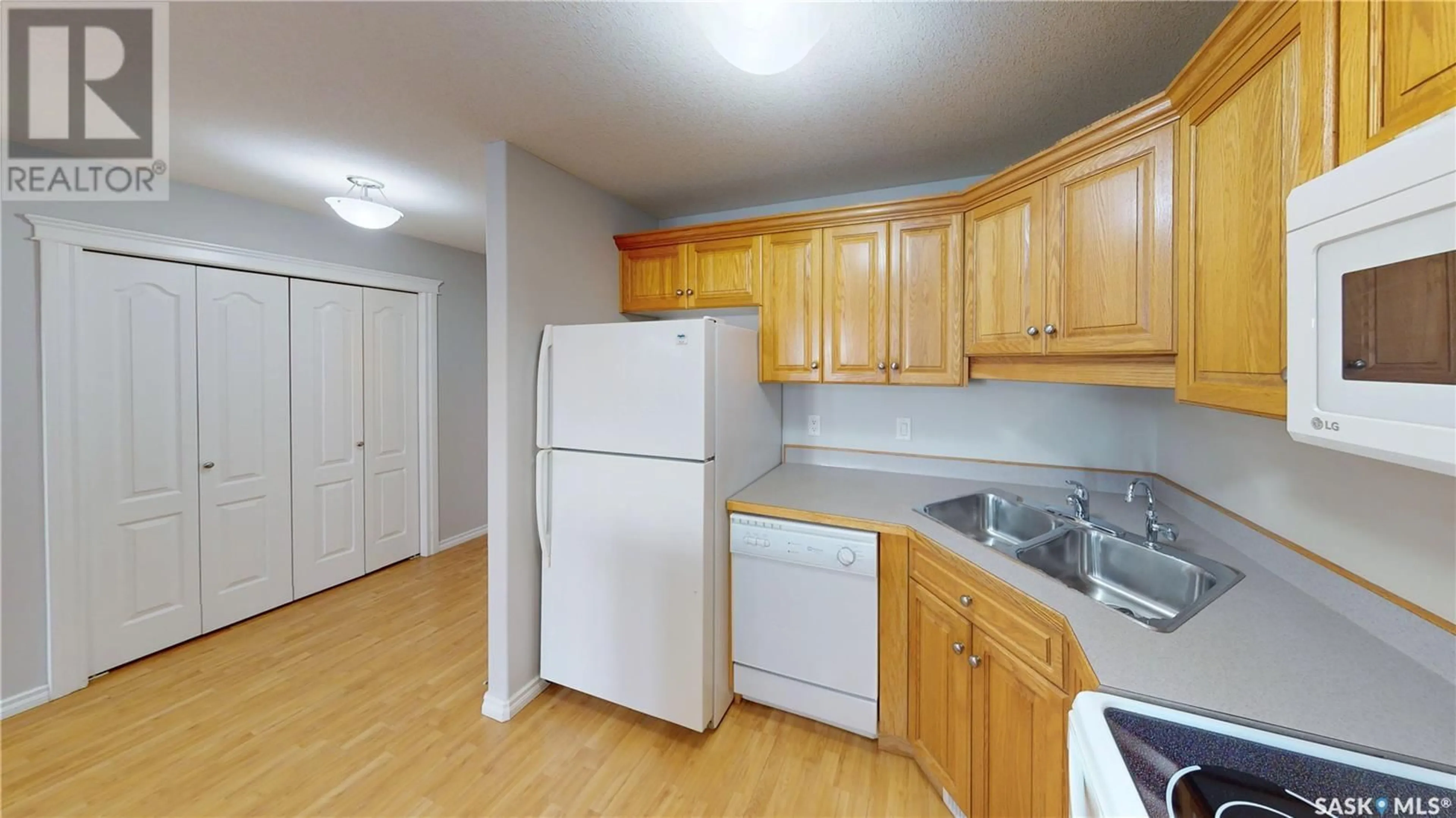 Standard kitchen, unknown for 204 2909 ARENS ROAD E, Regina Saskatchewan S4V3A8