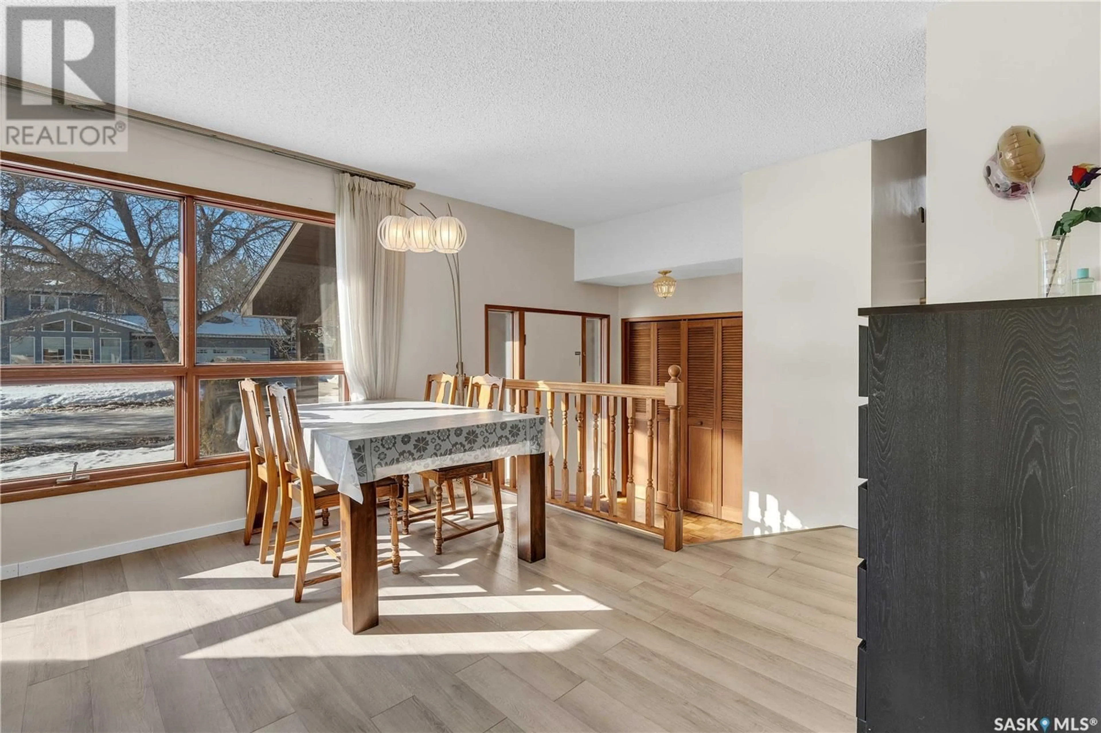 Dining room, wood/laminate floor for 2014 Styles CRESCENT E, Regina Saskatchewan S4V0P9