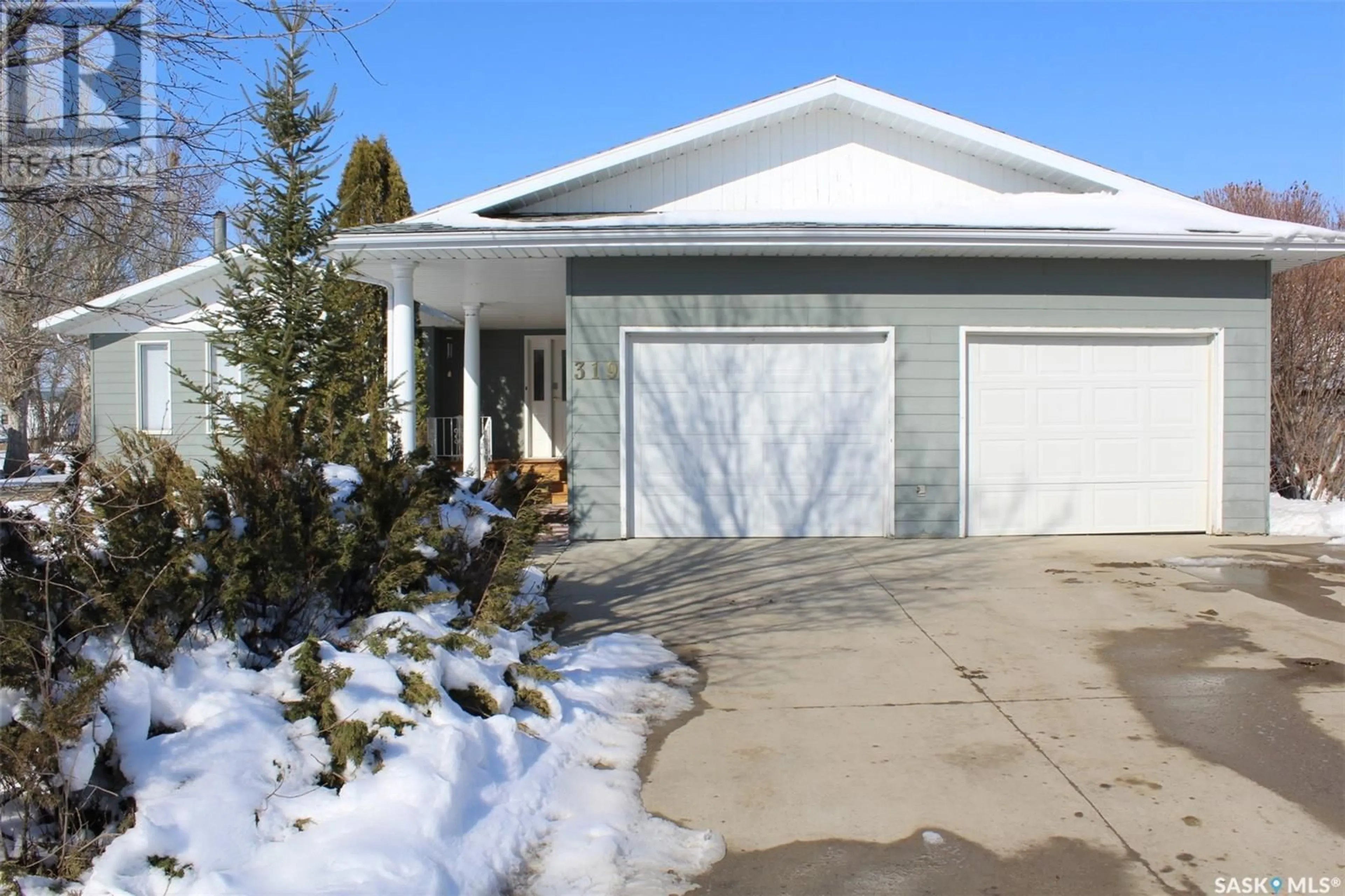 Home with vinyl exterior material, street for 319 4th STREET, North Weyburn Saskatchewan S0C1X0