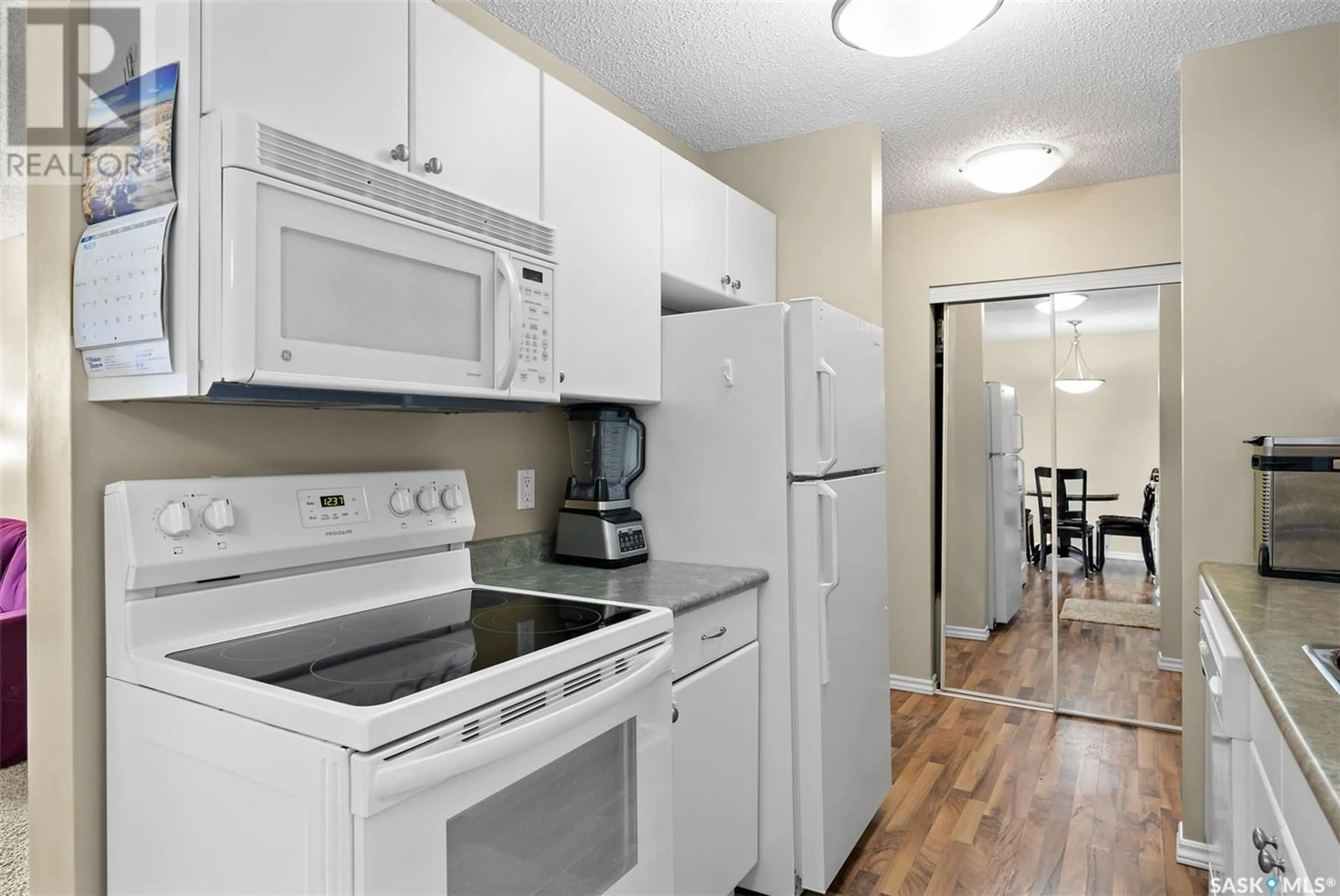 Standard kitchen, unknown for 306 215 Tait PLACE, Saskatoon Saskatchewan S7H5L5