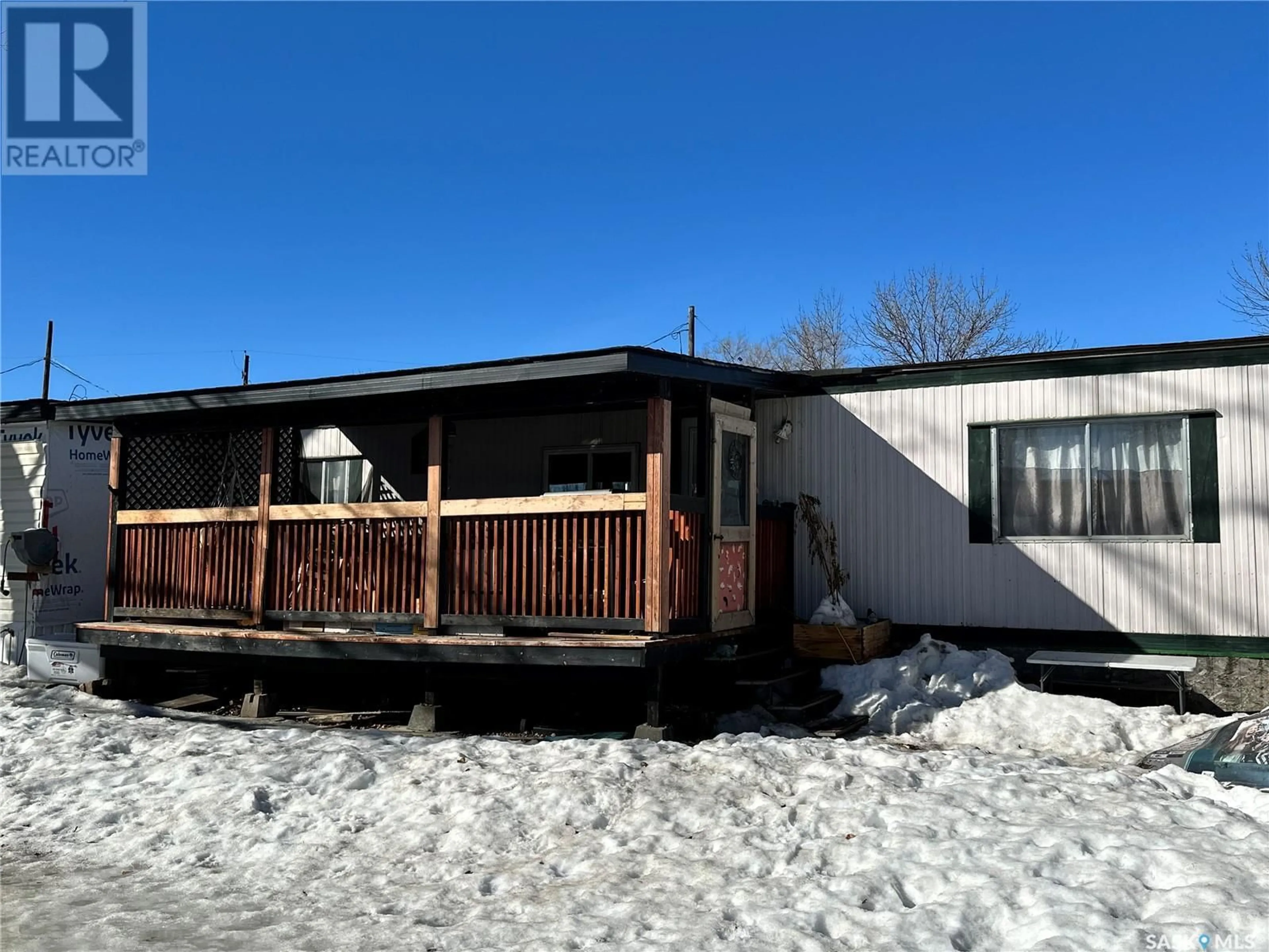 Home with vinyl exterior material, building for 16 PRAIRIE SUN COURT, Swift Current Saskatchewan S9H3X6