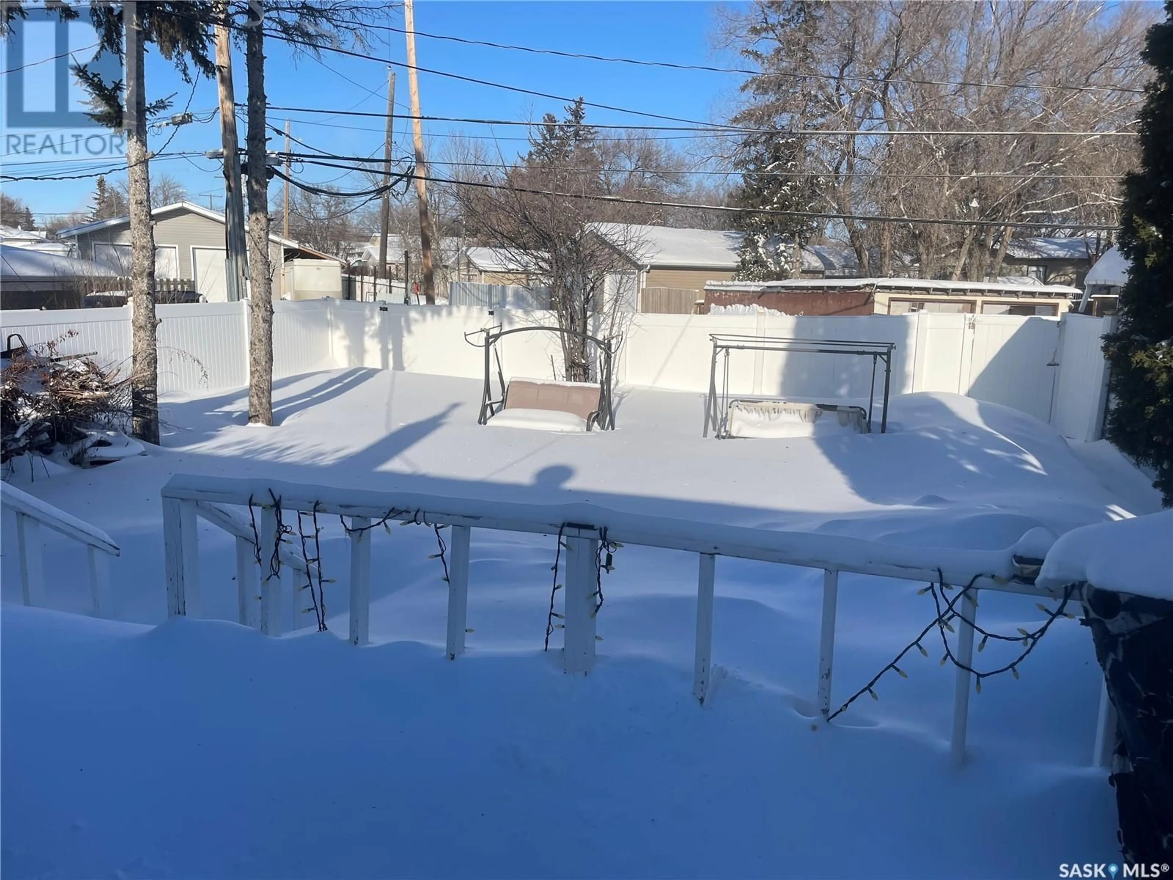 Patio, unknown for 3020 Avonhurst DRIVE, Regina Saskatchewan S4R3J5