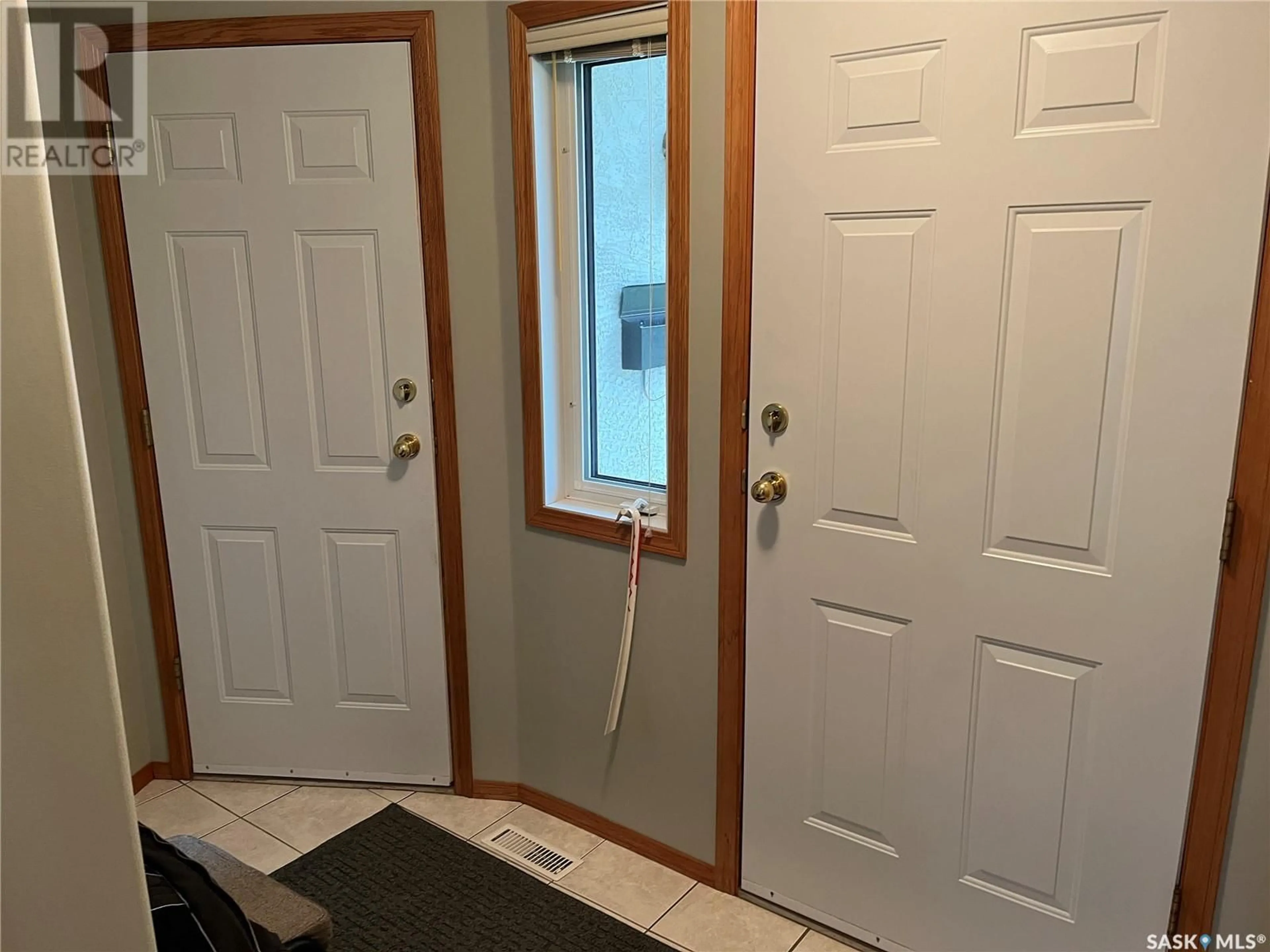 Indoor entryway for 423 Qu'Appelle STREET, Weyburn Saskatchewan S4H0R3