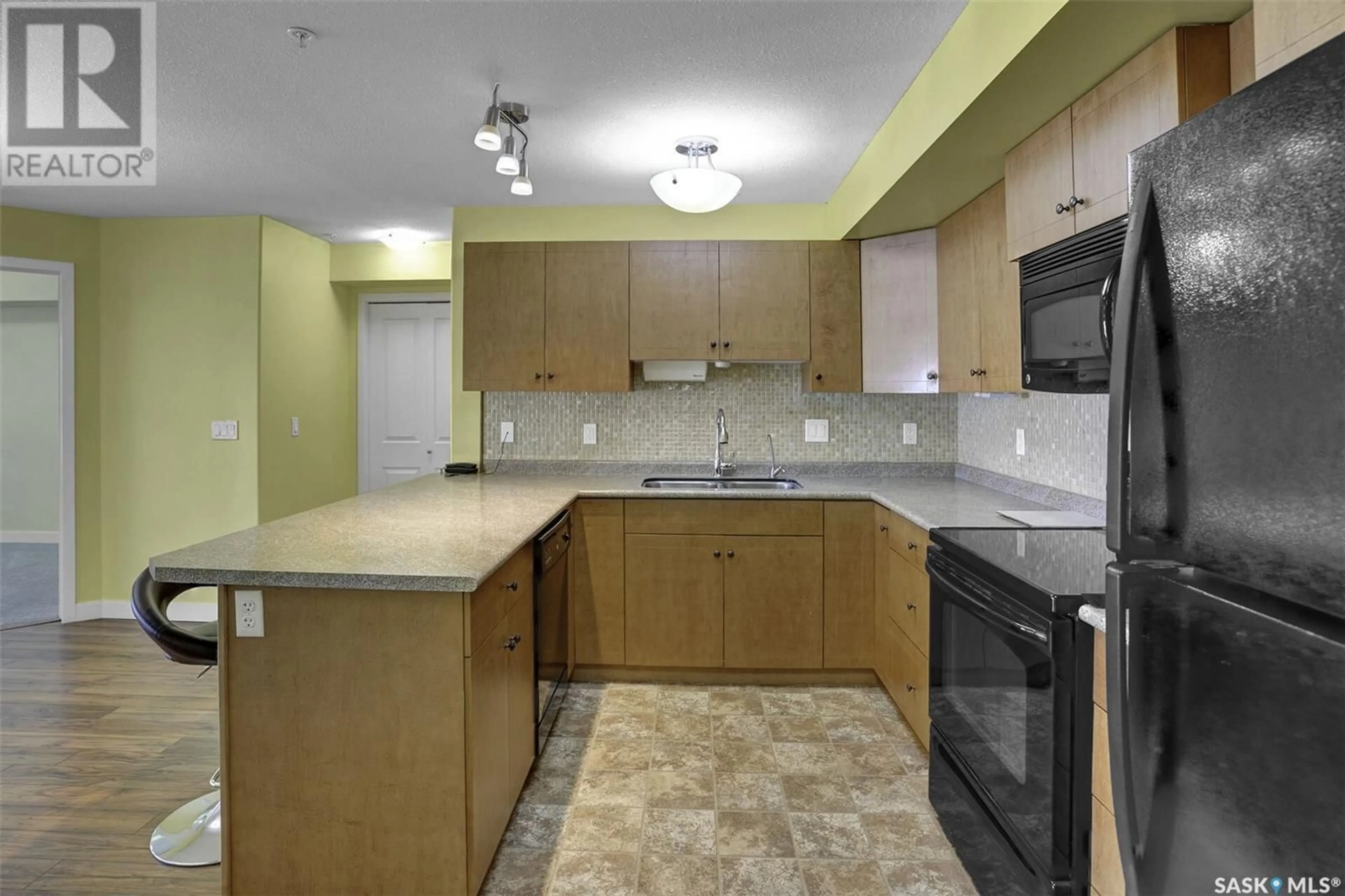 Standard kitchen, unknown for 106 2341 Windsor park ROAD, Regina Saskatchewan S0G4G0