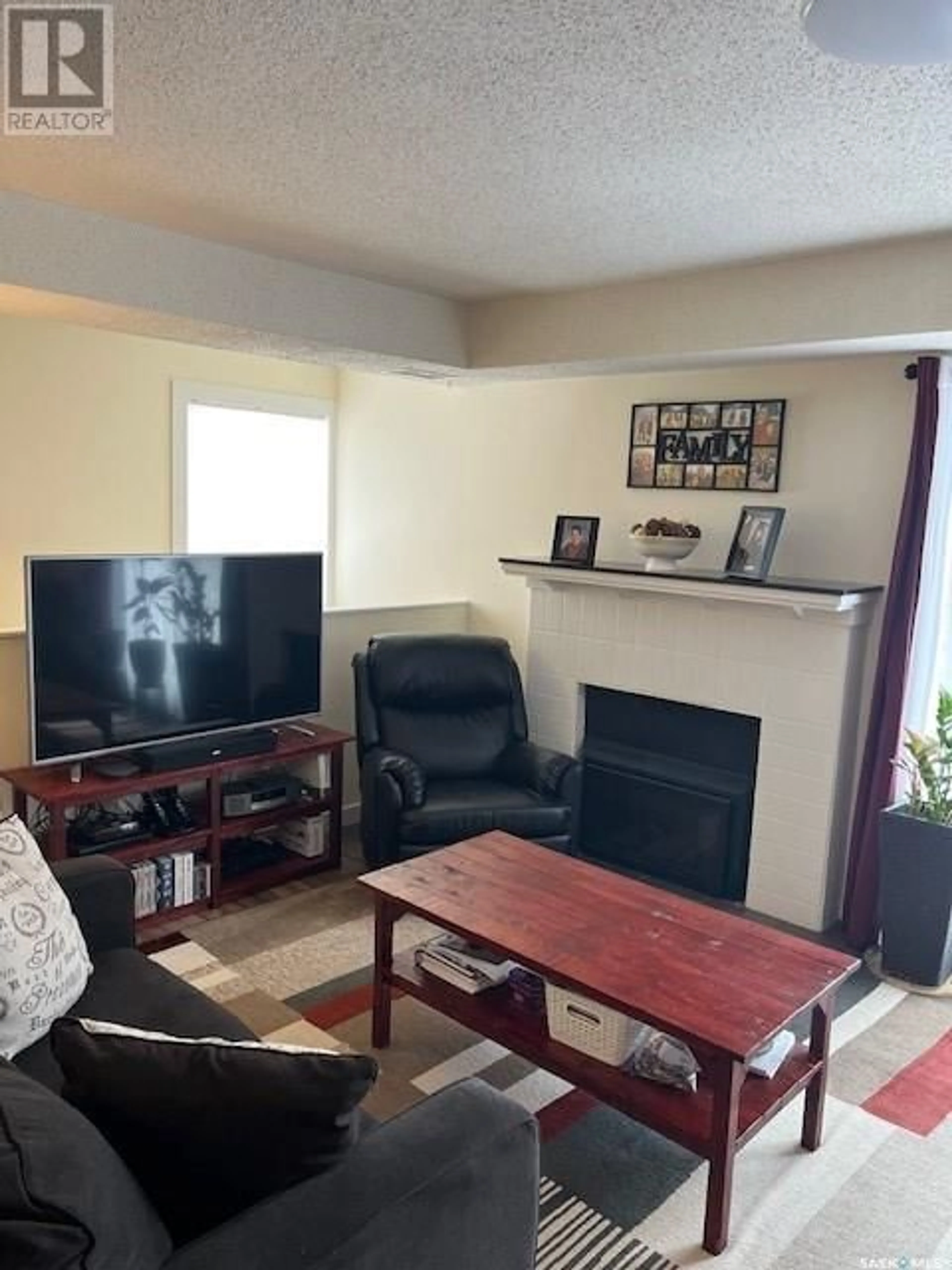 Living room with furniture, unknown for 202 443 Pendygrasse ROAD, Saskatoon Saskatchewan S7M5C1