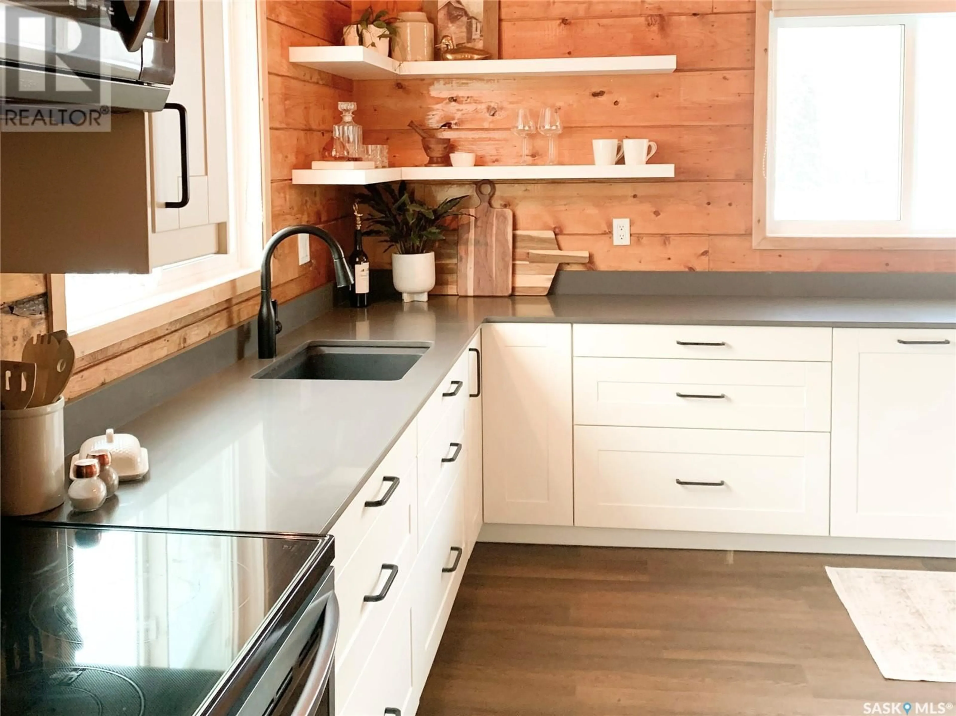 Contemporary kitchen, wood/laminate floor for Watson Acreage, Watson Saskatchewan S0K4V0