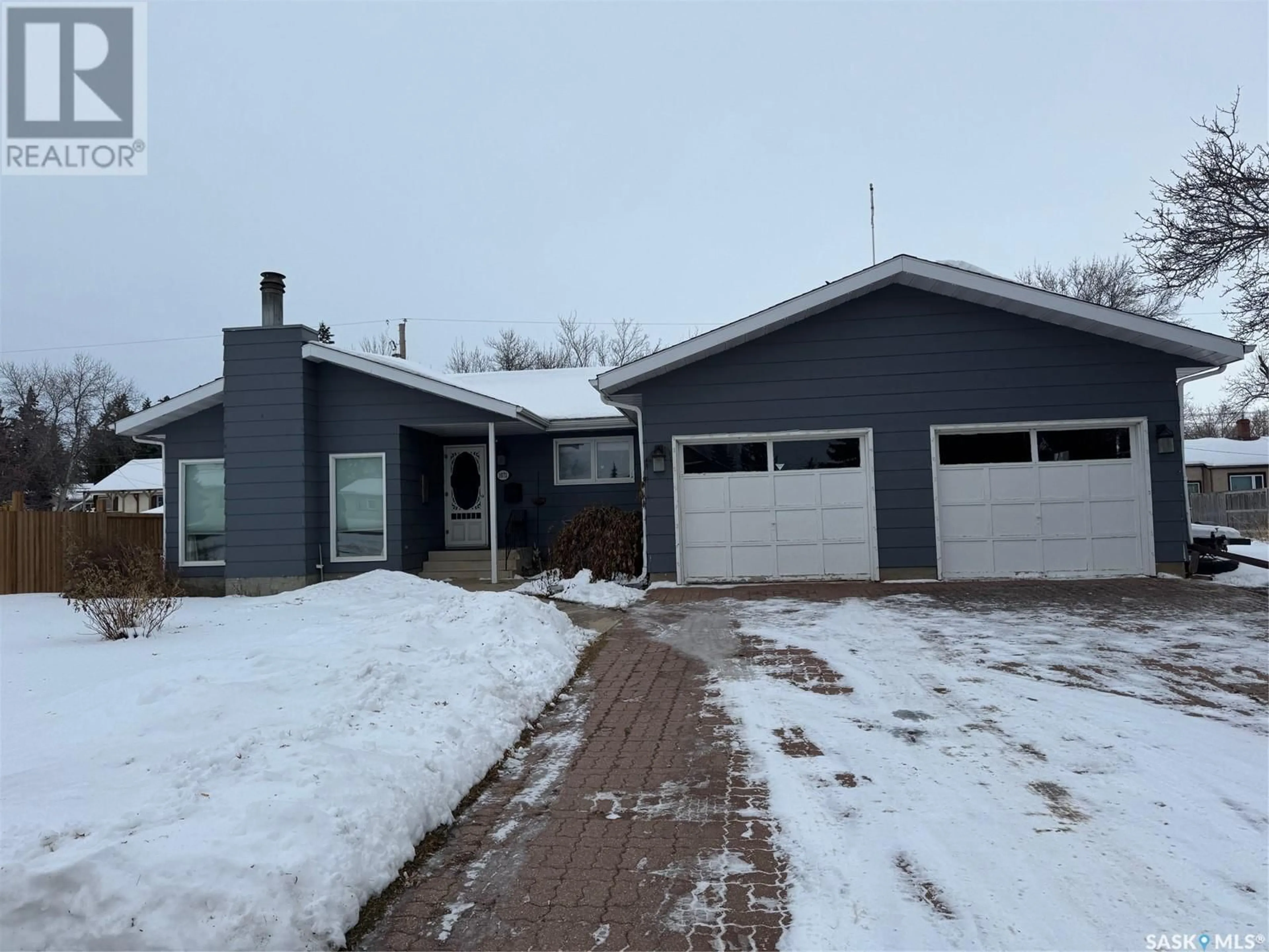 Home with vinyl exterior material, street for 1072 111th STREET, North Battleford Saskatchewan S9A3S9