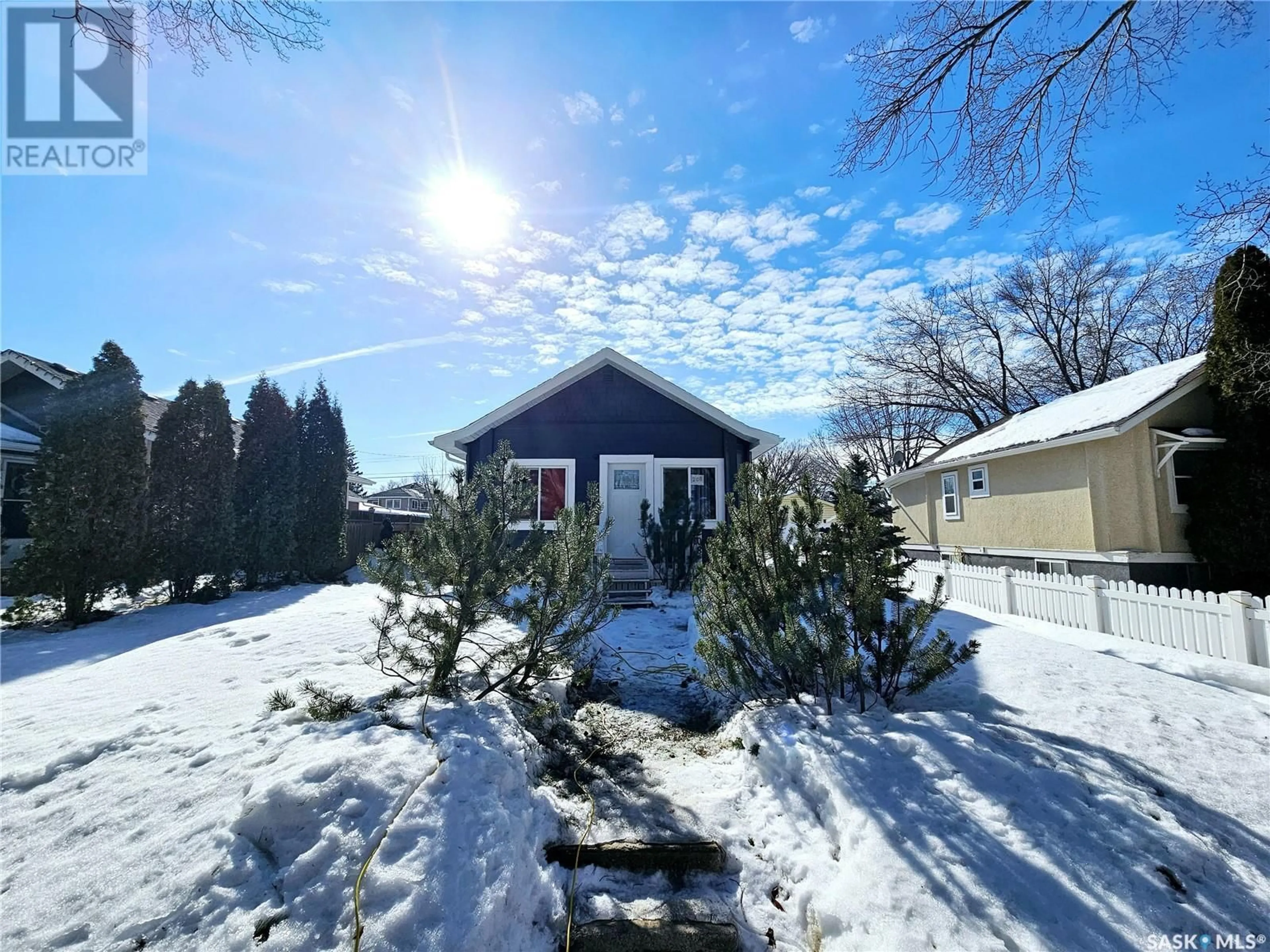 A pic from outside/outdoor area/front of a property/back of a property/a pic from drone, street for 208 Elm STREET, Saskatoon Saskatchewan S7J0G7