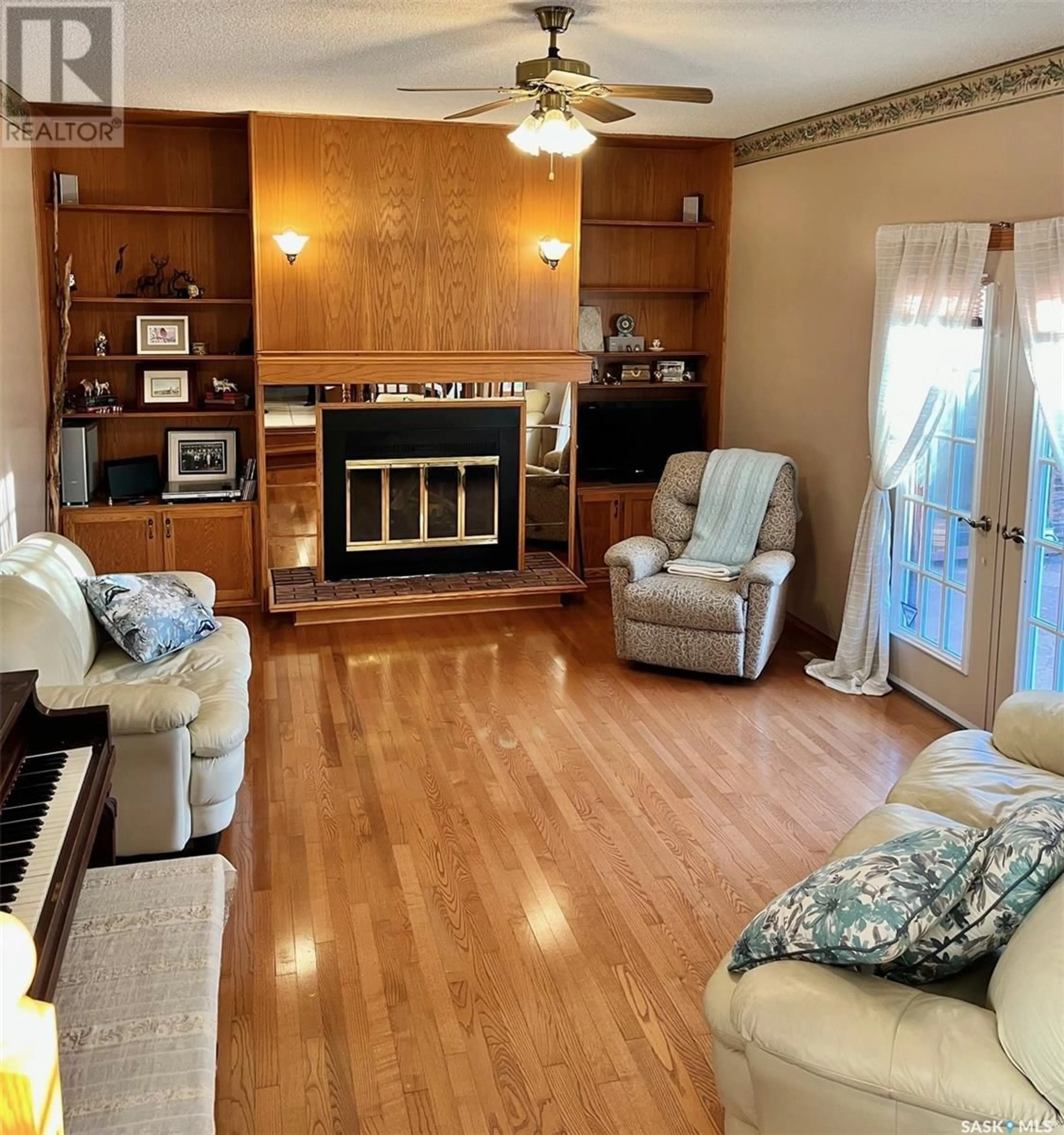 Living room with furniture, wood/laminate floor for 423 Whiteshore COURT, Saskatoon Saskatchewan S7J4G3