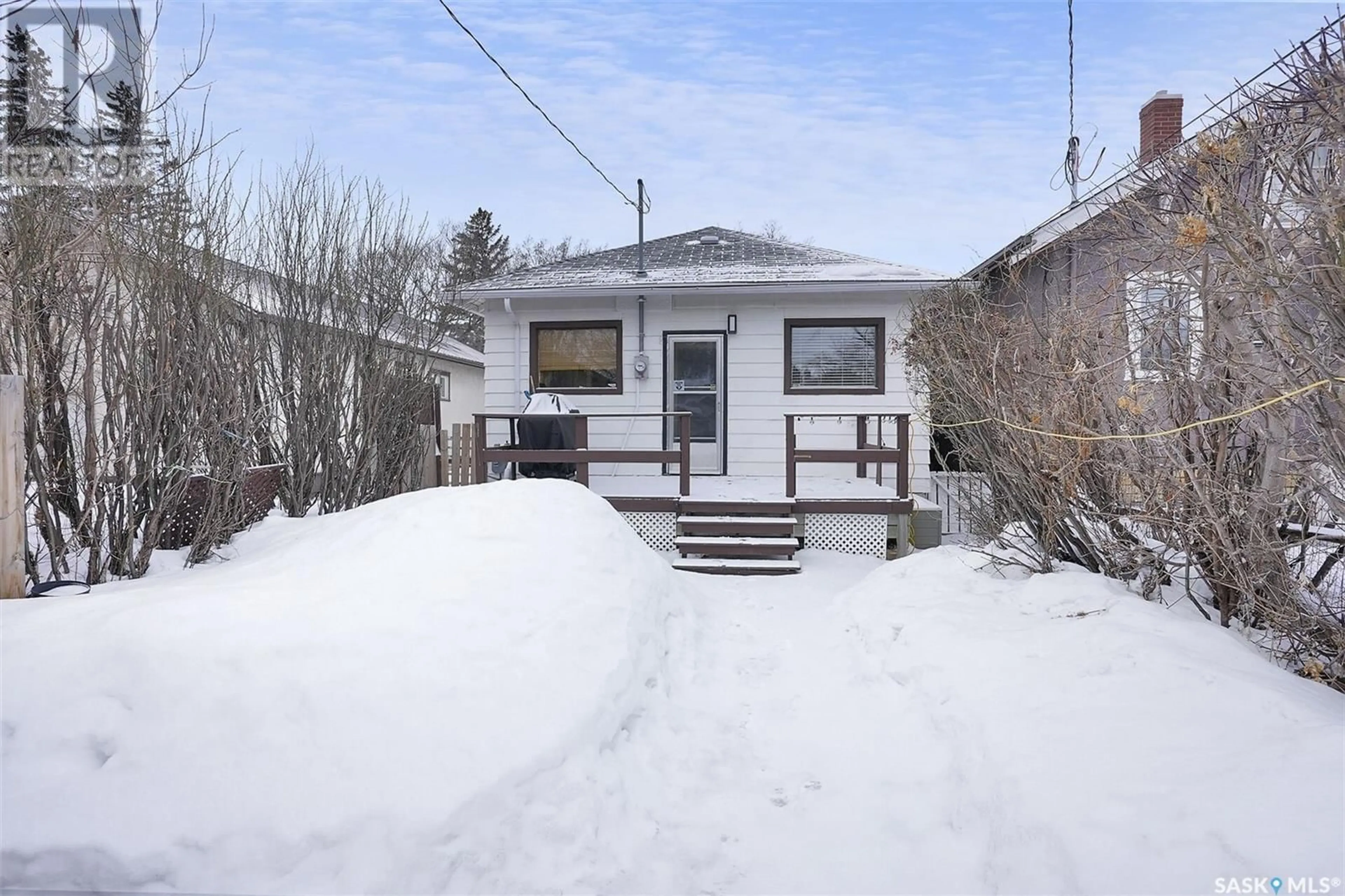 Patio, street for 1405 King STREET, Regina Saskatchewan S4T4G5