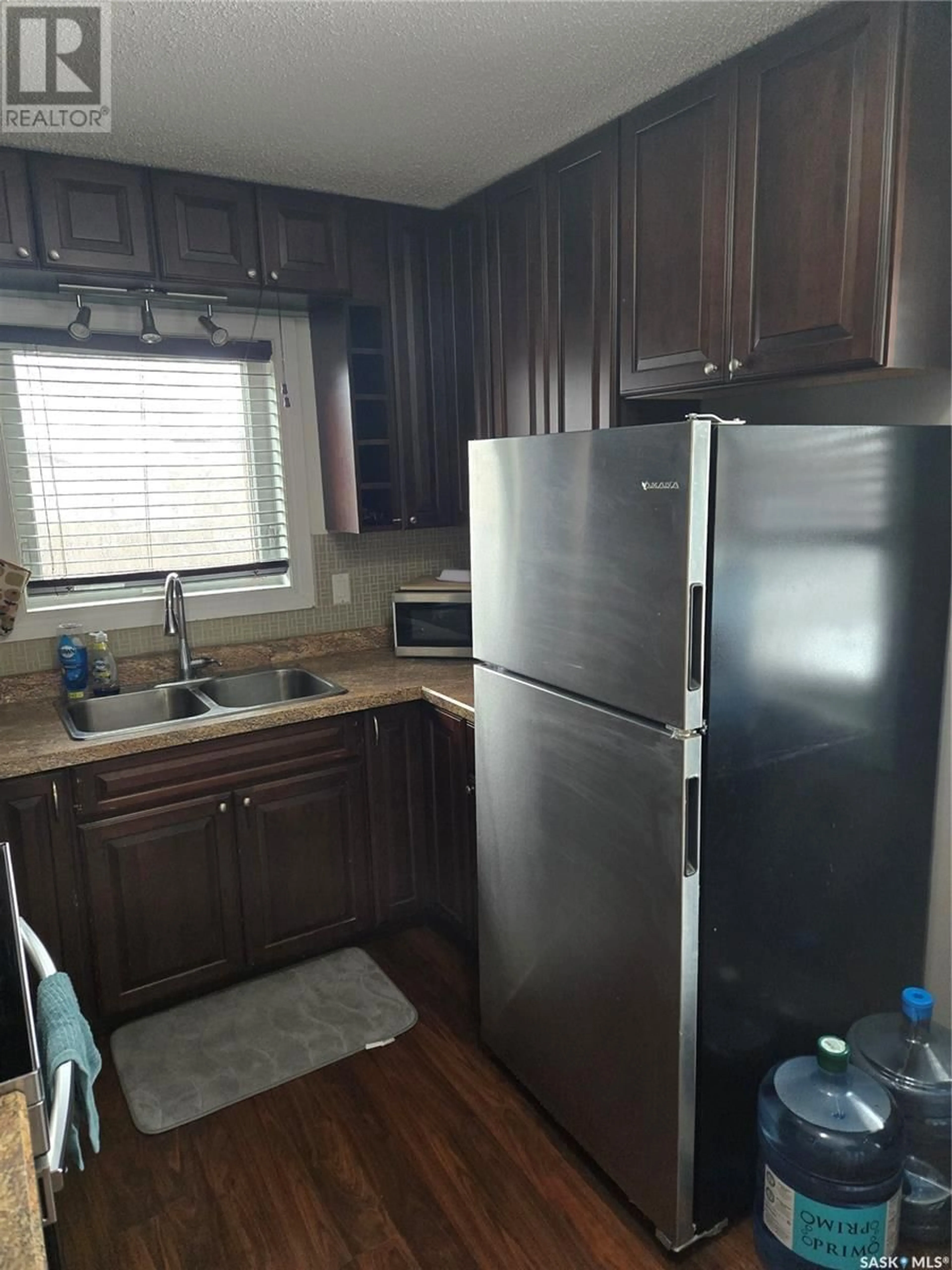 Standard kitchen, unknown for 1025 Valley STREET, Estevan Saskatchewan S4A0E2