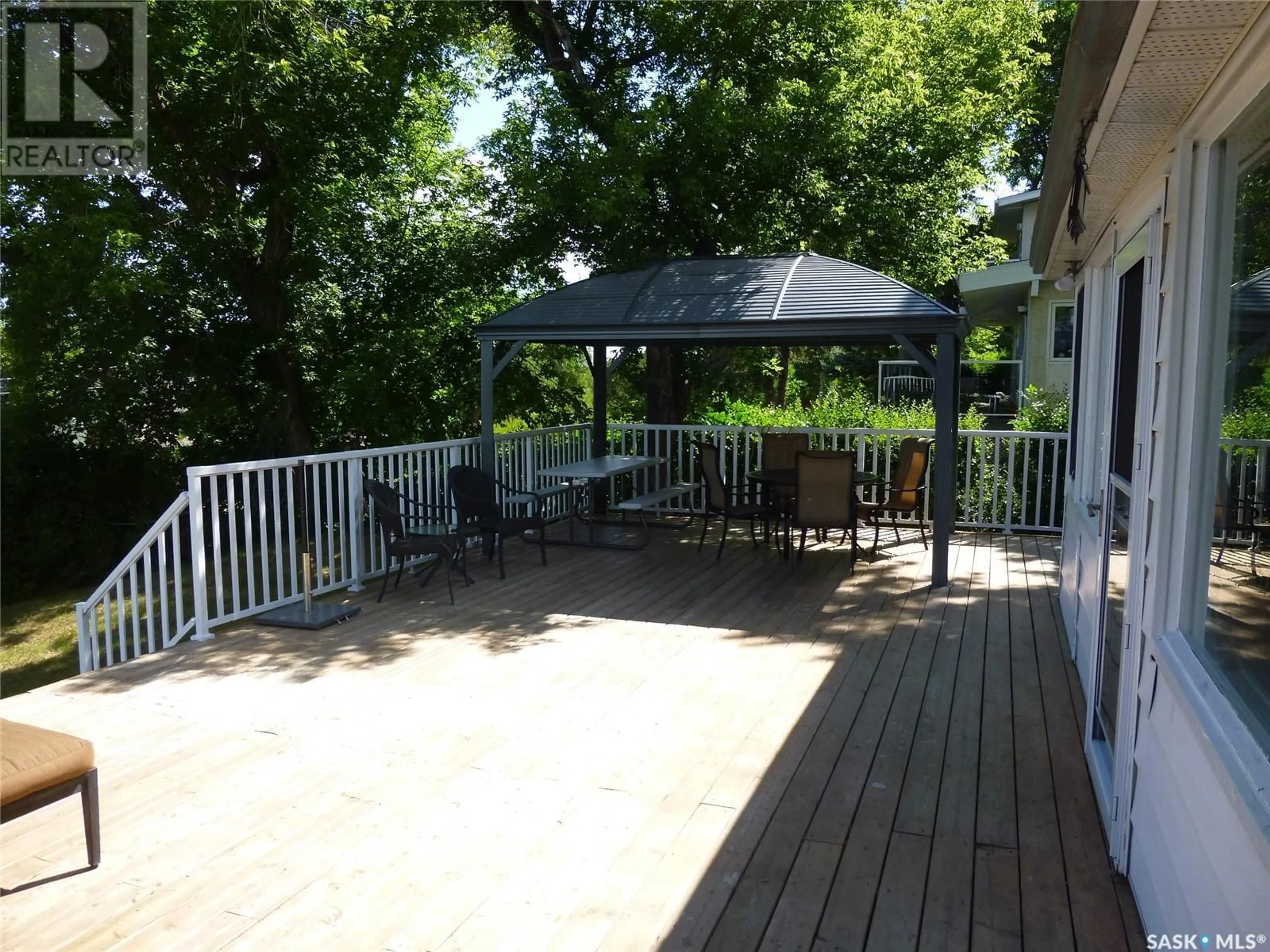 Patio, water/lake/river/ocean view for 347 DALY AVENUE, Regina Beach Saskatchewan S0G4C0