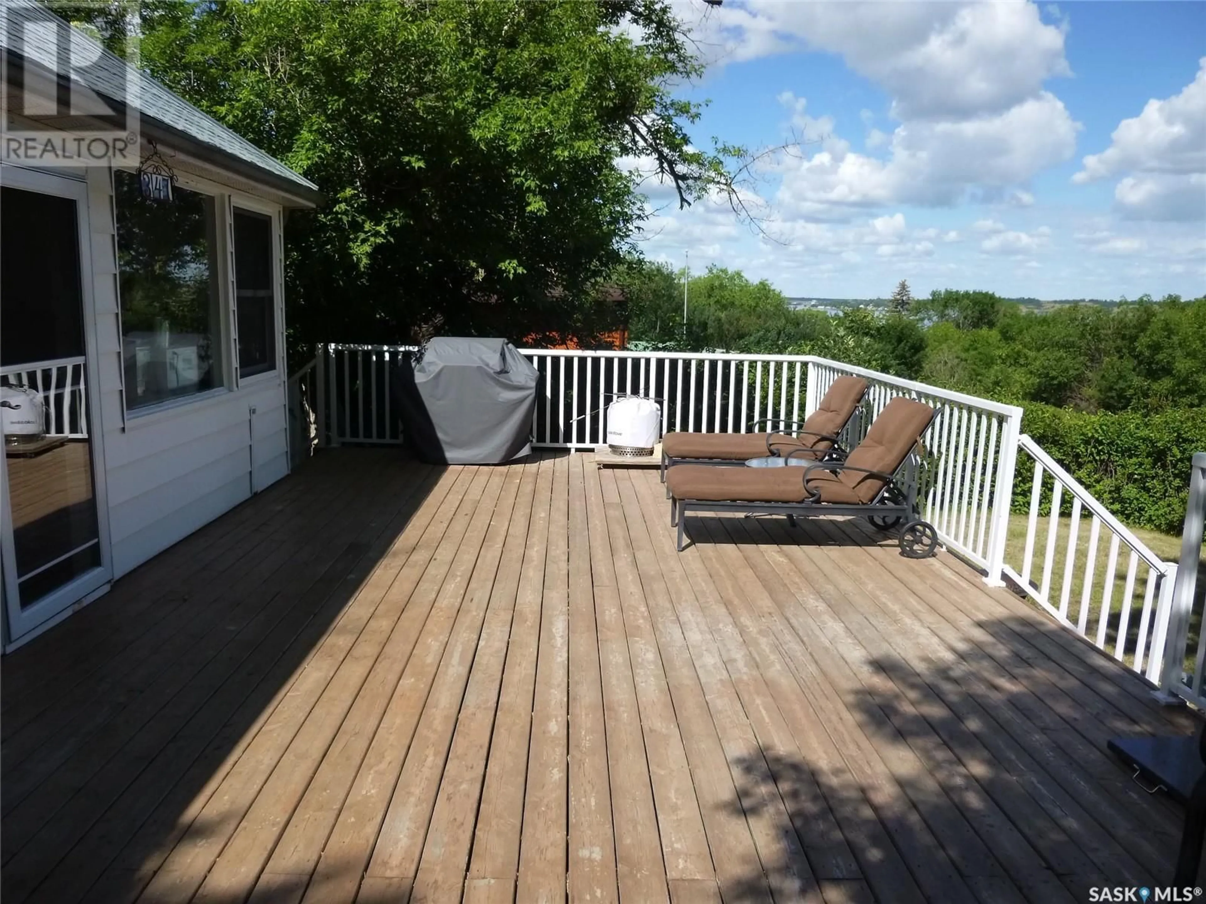 Patio, water/lake/river/ocean view for 347 Daly AVENUE, Regina Beach Saskatchewan S0G4C0