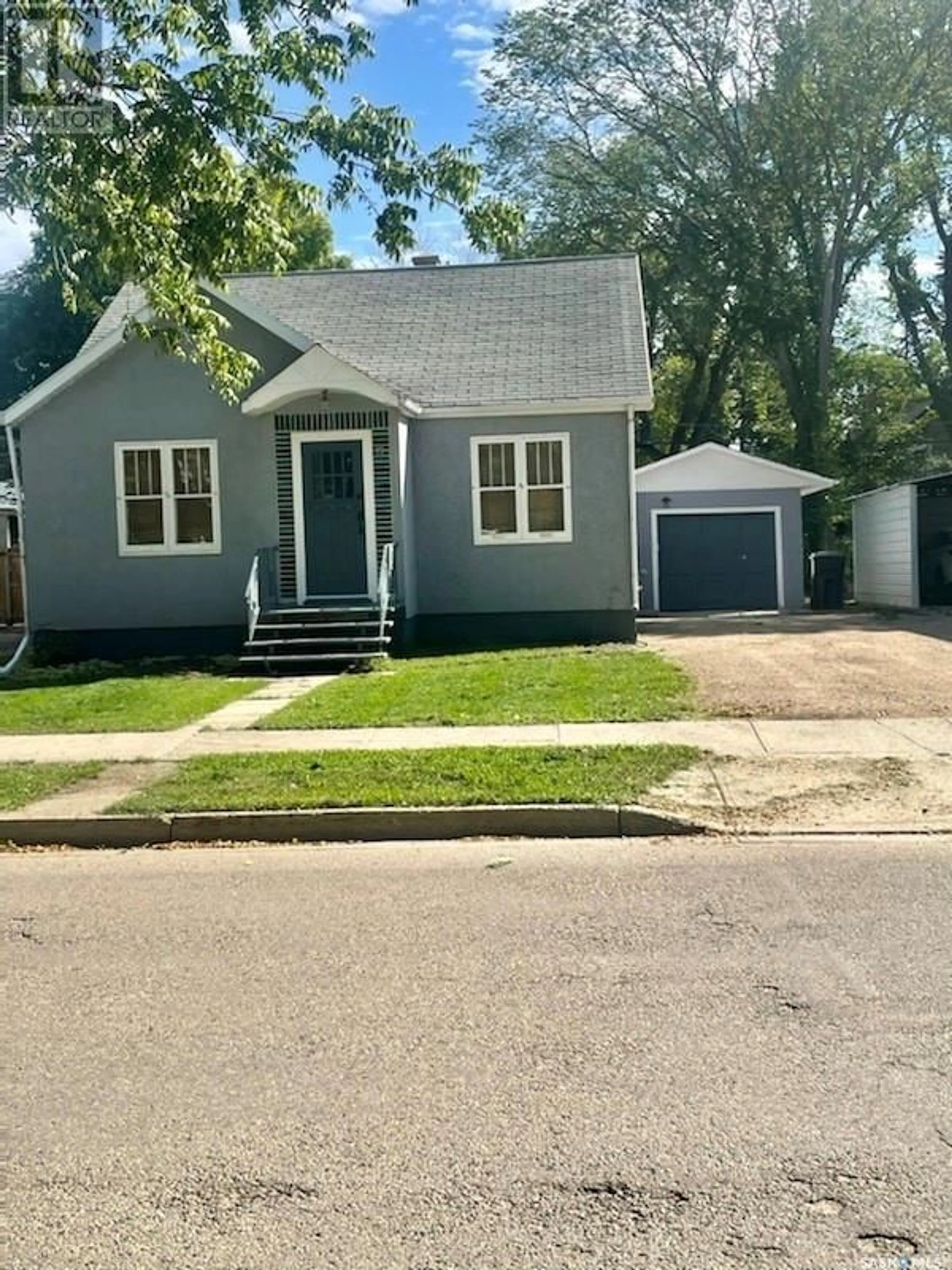 Home with vinyl exterior material, street for 77 Fourth AVENUE N, Yorkton Saskatchewan S3N1A4