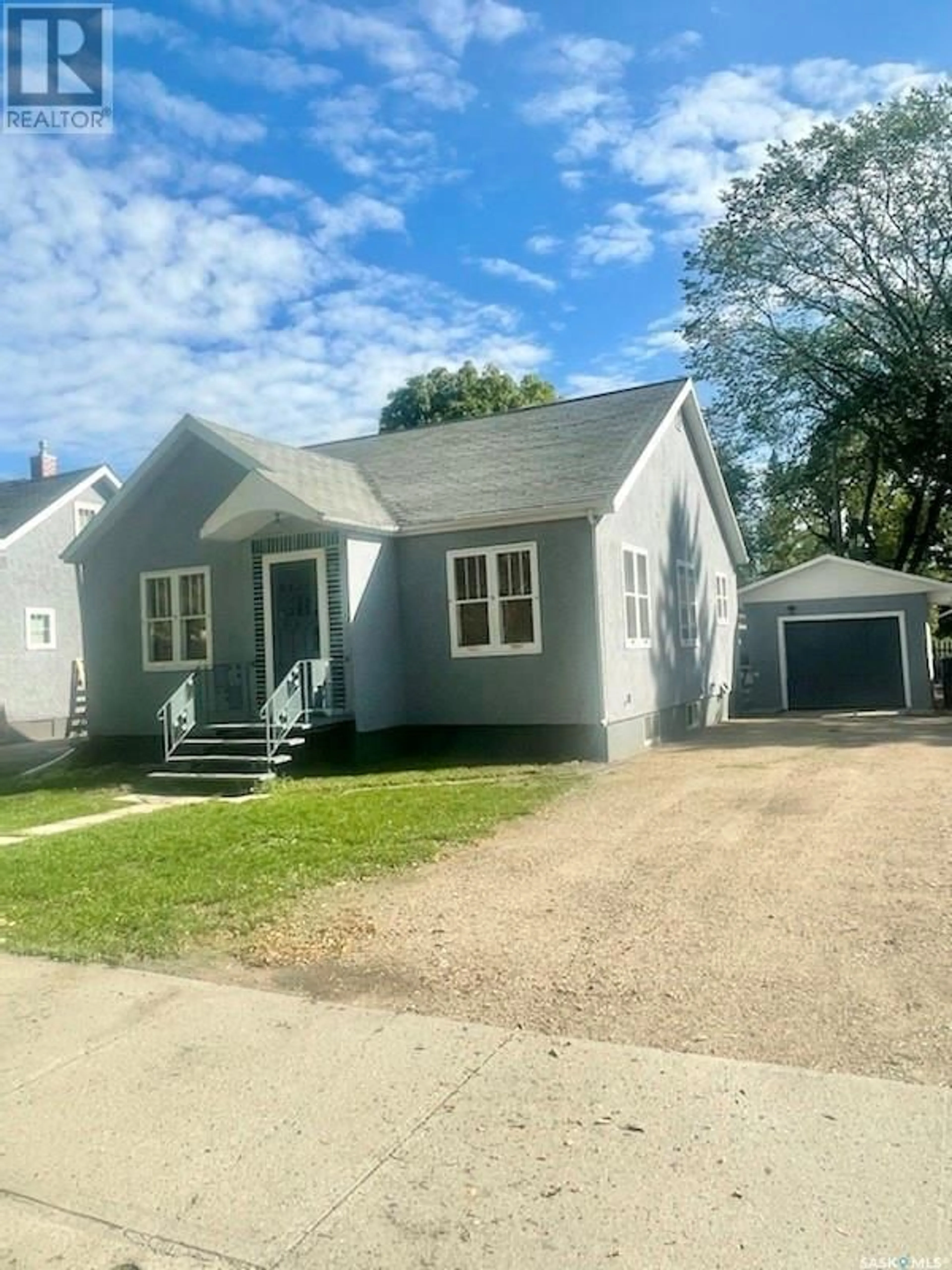 Home with vinyl exterior material, street for 77 Fourth AVENUE N, Yorkton Saskatchewan S3N1A4