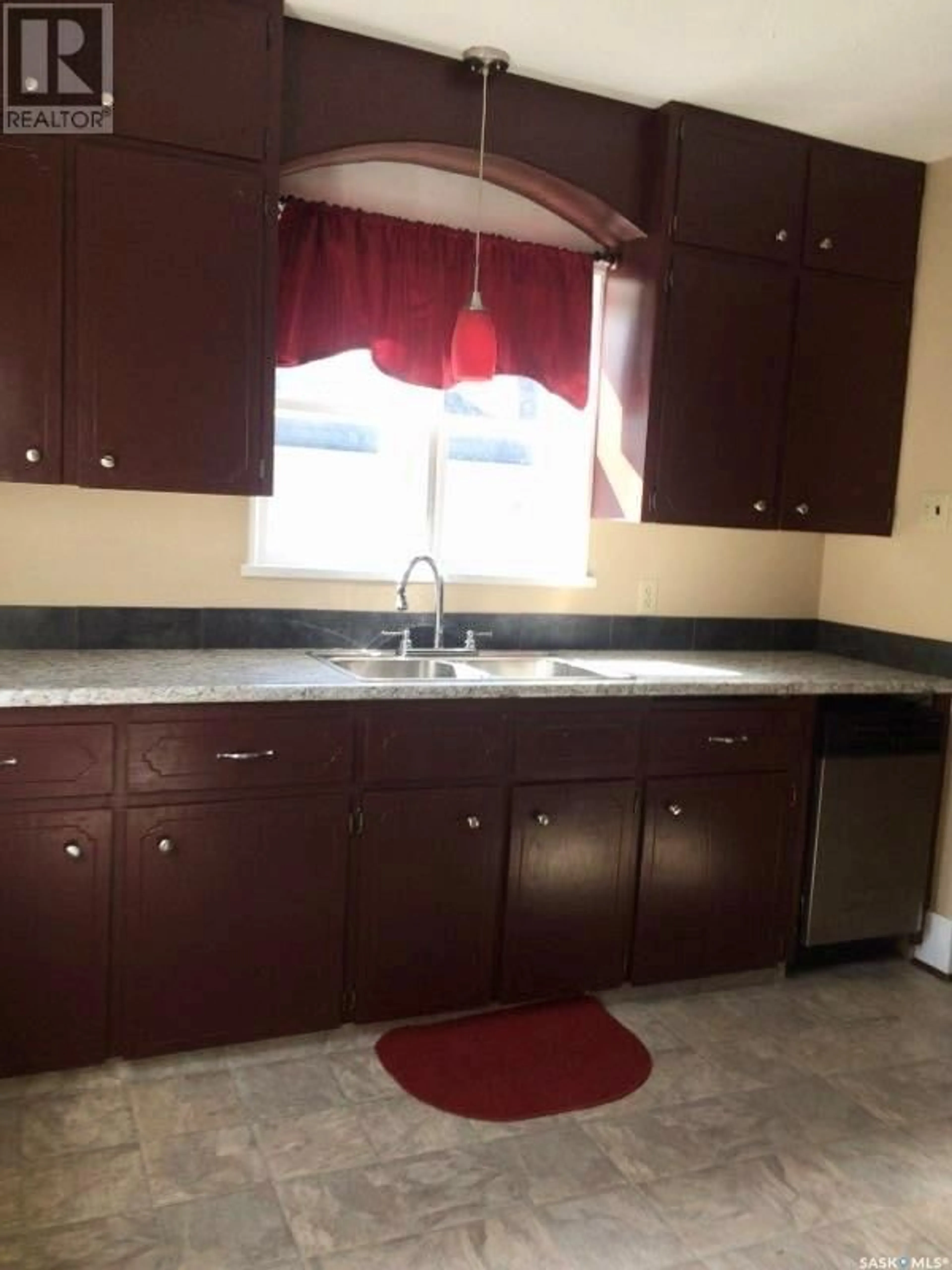 Standard kitchen, ceramic/tile floor for 77 Fourth AVENUE N, Yorkton Saskatchewan S3N1A4